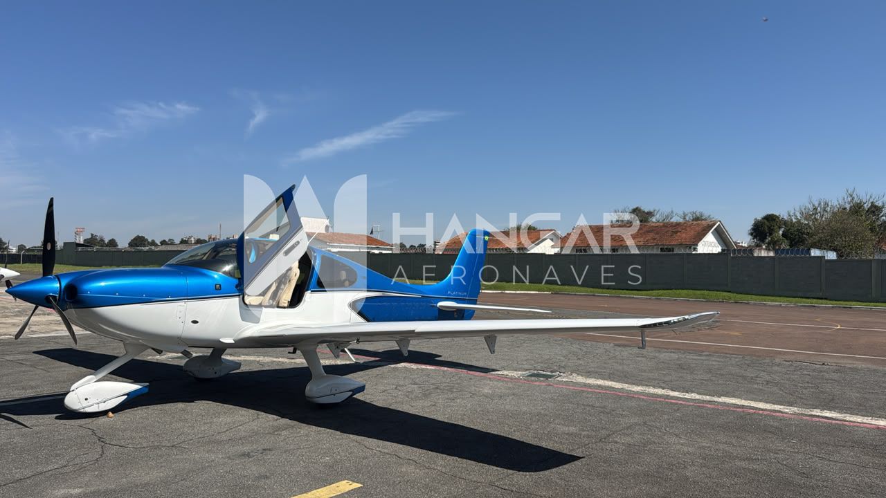 CIRRUS SR22 2021 — foto 2 de 9