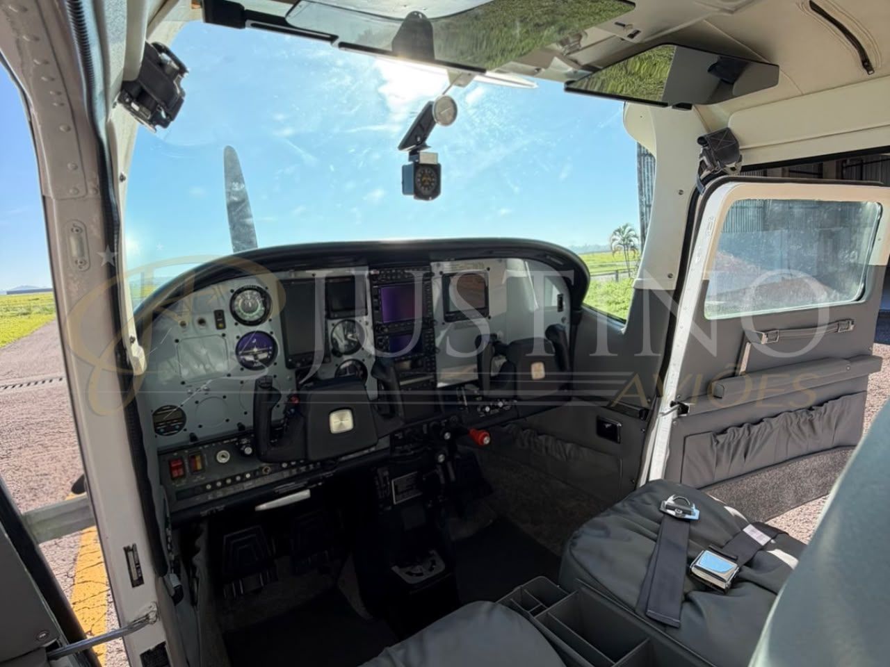 CESSNA CENTURION 210M 1977