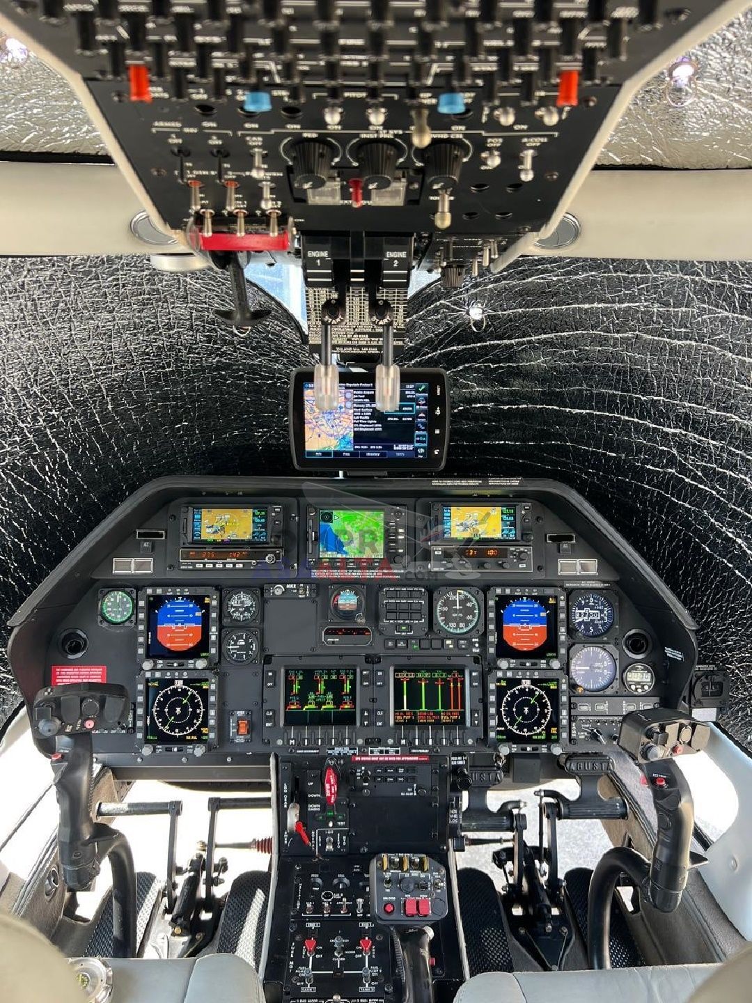 AGUSTA A109E POWER 2009 — foto 9 de 9