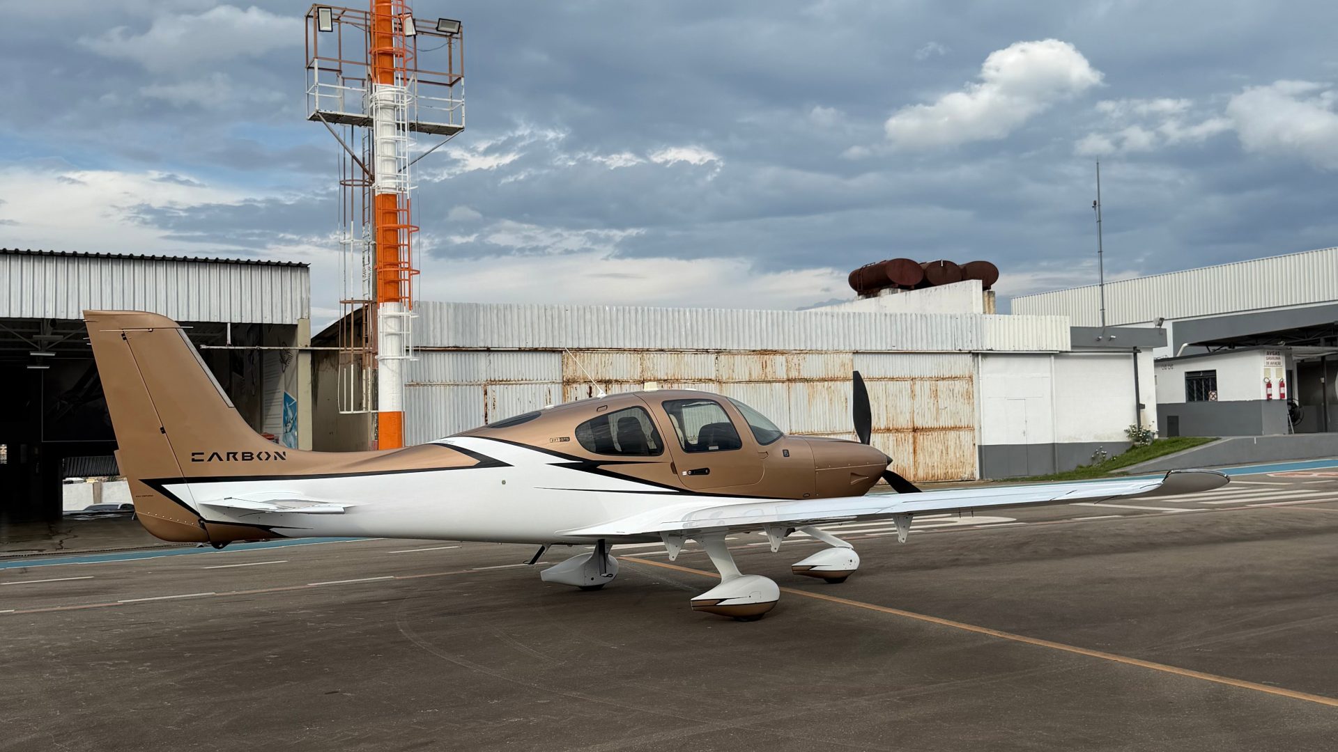 CIRRUS SR22T G6 GTS CARBON 2023 — foto 7 de 11