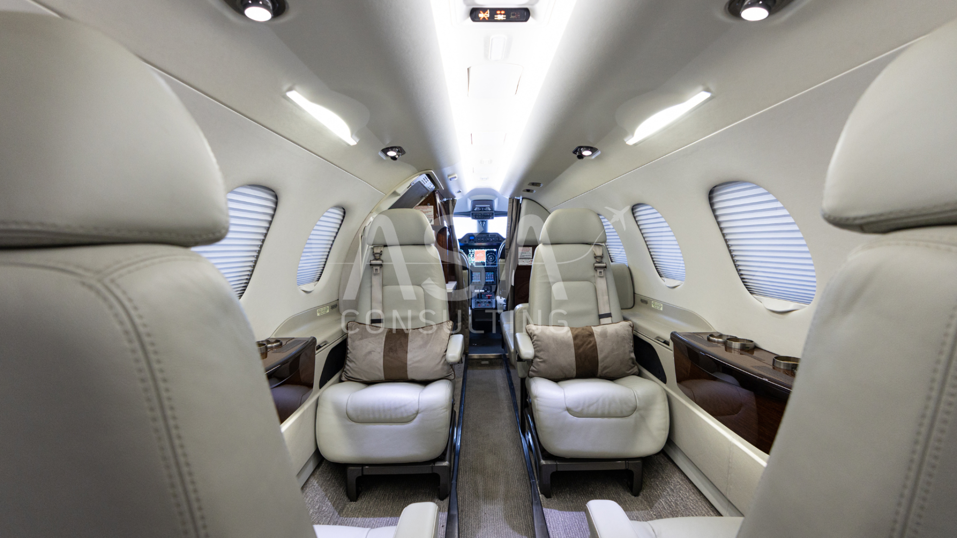 EMBRAER PHENOM 300 2014 — foto 10 de 13