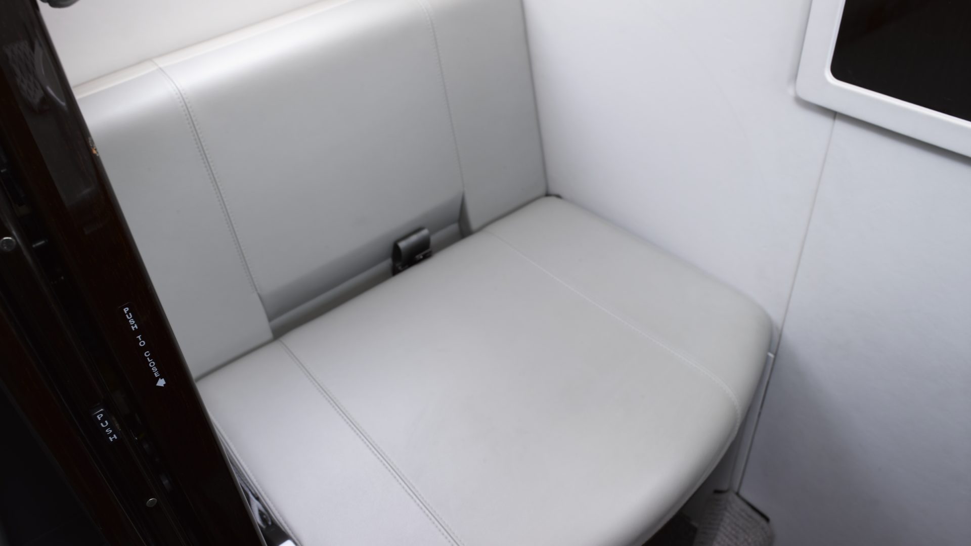 EMBRAER PHENOM 300E 2021 — foto 12 de 15
