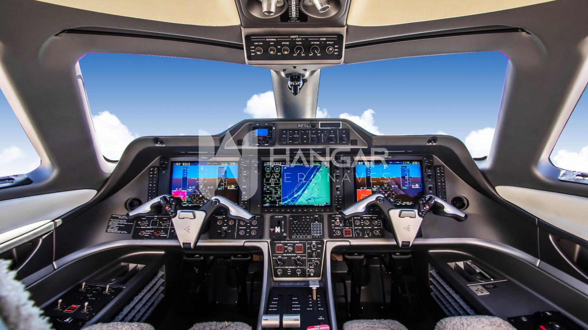 EMBRAER PHENOM 100 2010 — foto 5 de 10
