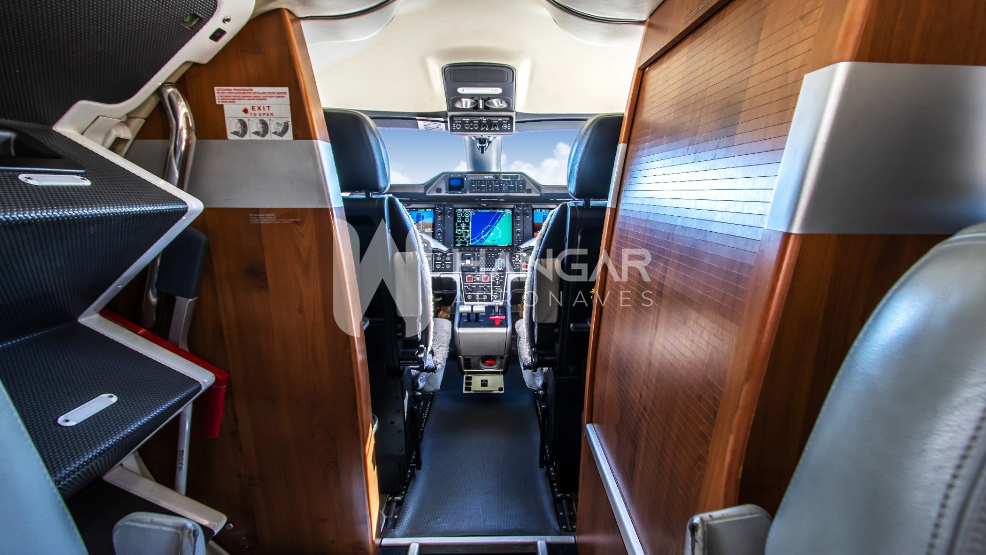 EMBRAER PHENOM 100 2010 — foto 6 de 10