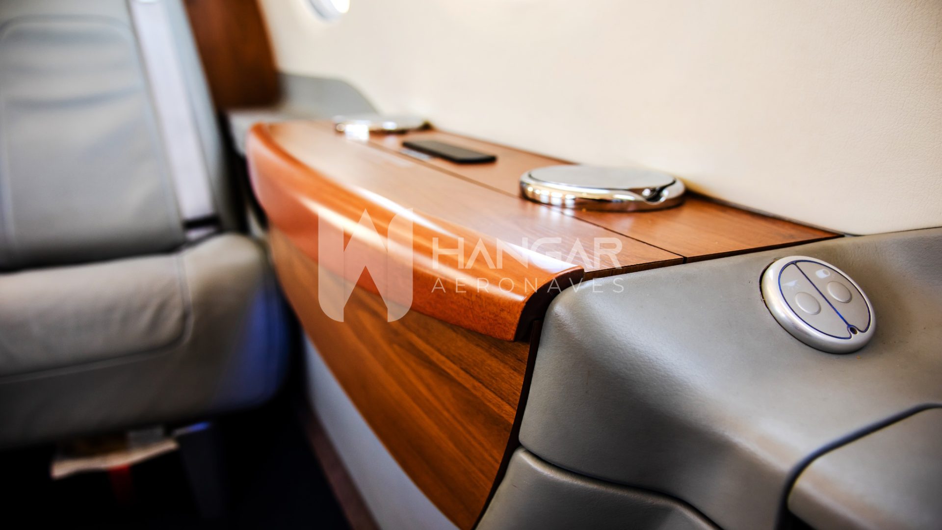 EMBRAER PHENOM 100 2010 — foto 9 de 10