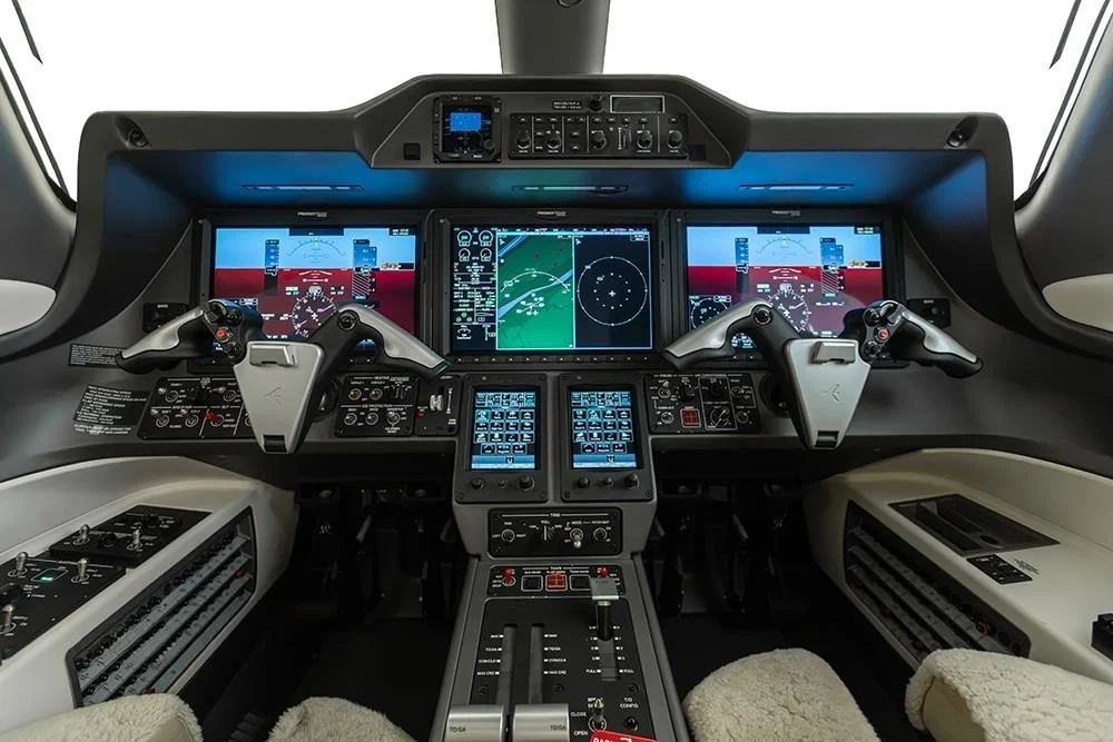EMBRAER PHENOM 300E 2018 — foto 14 de 14