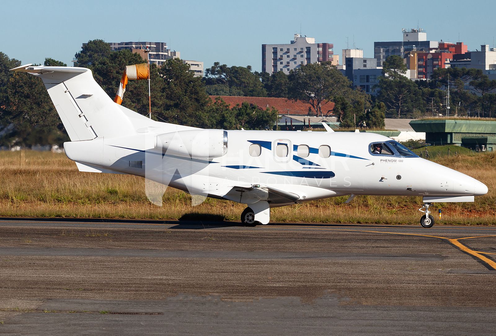 EMBRAER PHENOM 100 2010 — foto 1 de 10
