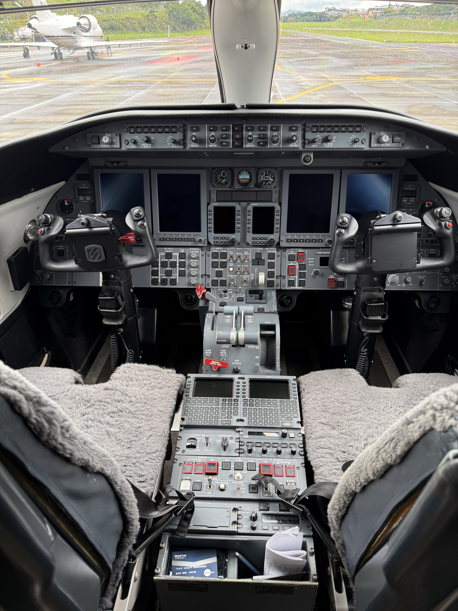 BOMBARDIER LEARJET 40 2004 — foto 7 de 10