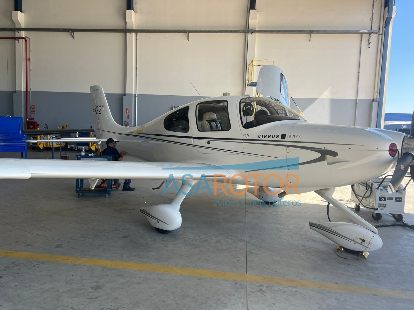 CIRRUS SR22 G2 2011 — foto 4 de 13