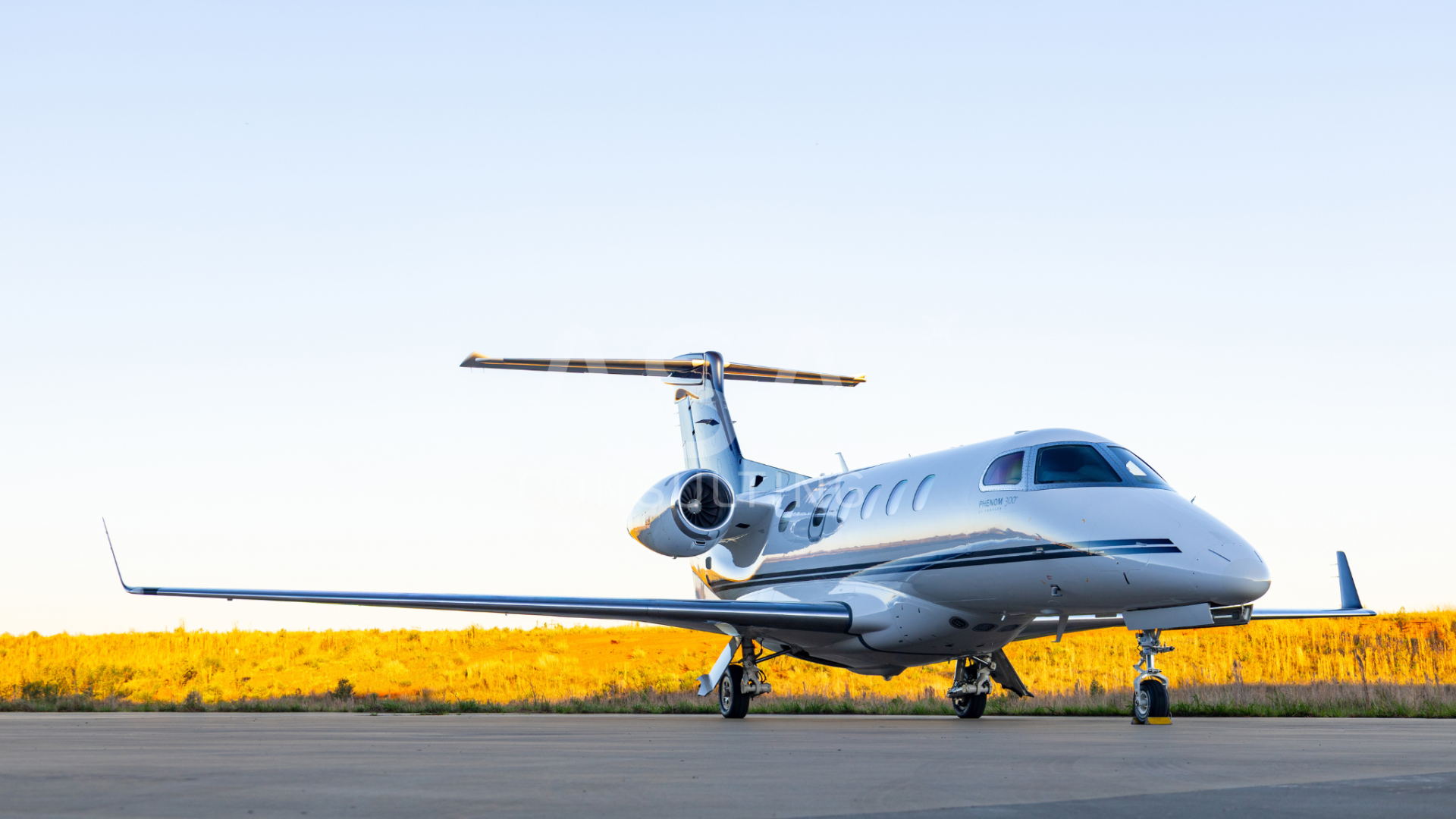 EMBRAER PHENOM 300 2014 — foto 2 de 13