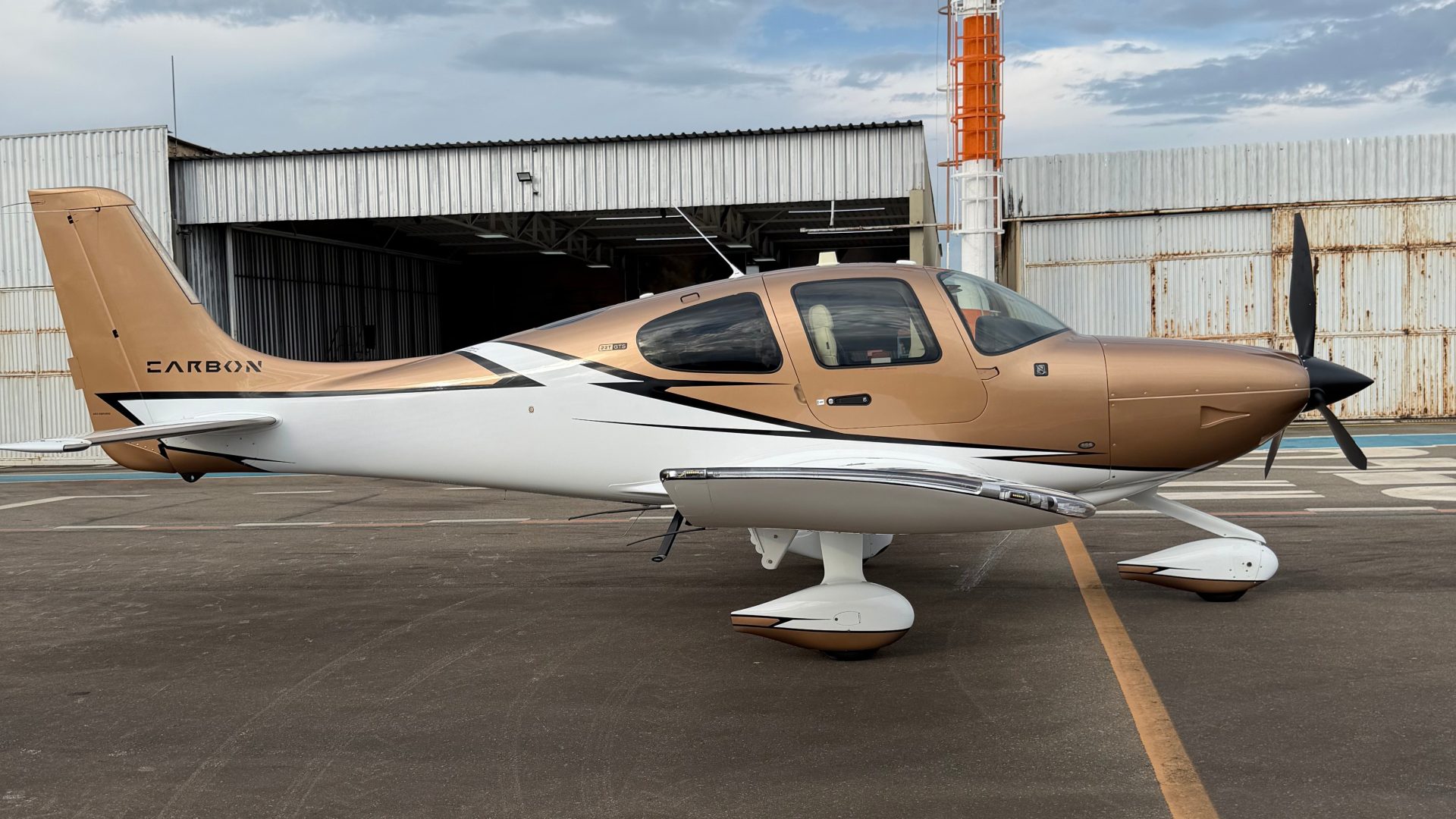 CIRRUS SR22T G6 GTS CARBON 2023 — foto 6 de 11