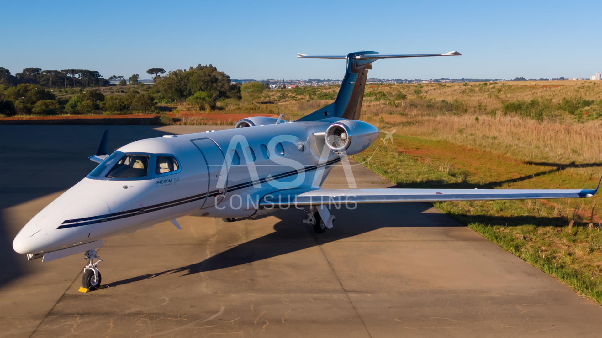EMBRAER PHENOM 300 2014 — foto 3 de 13