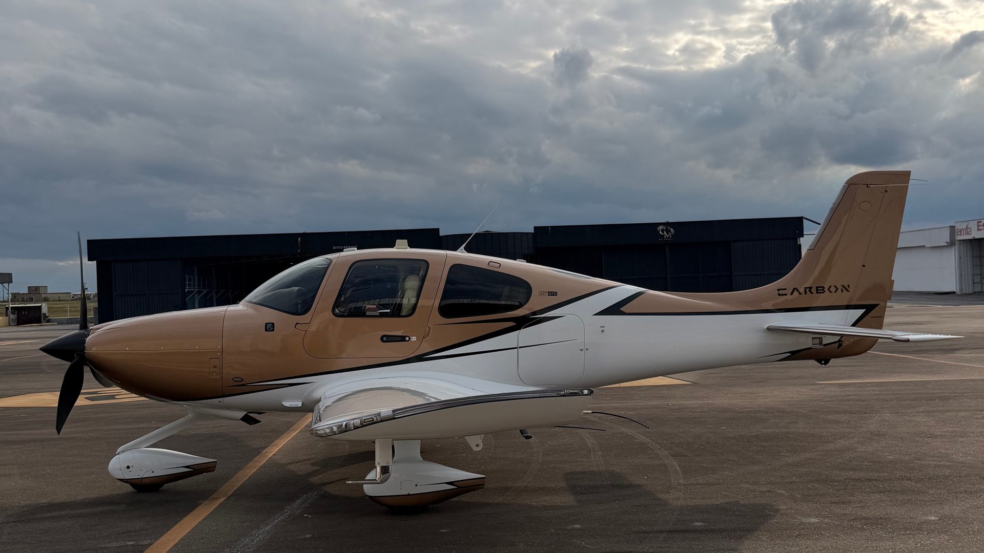 CIRRUS SR22T G6 GTS CARBON 2023 — foto 5 de 11