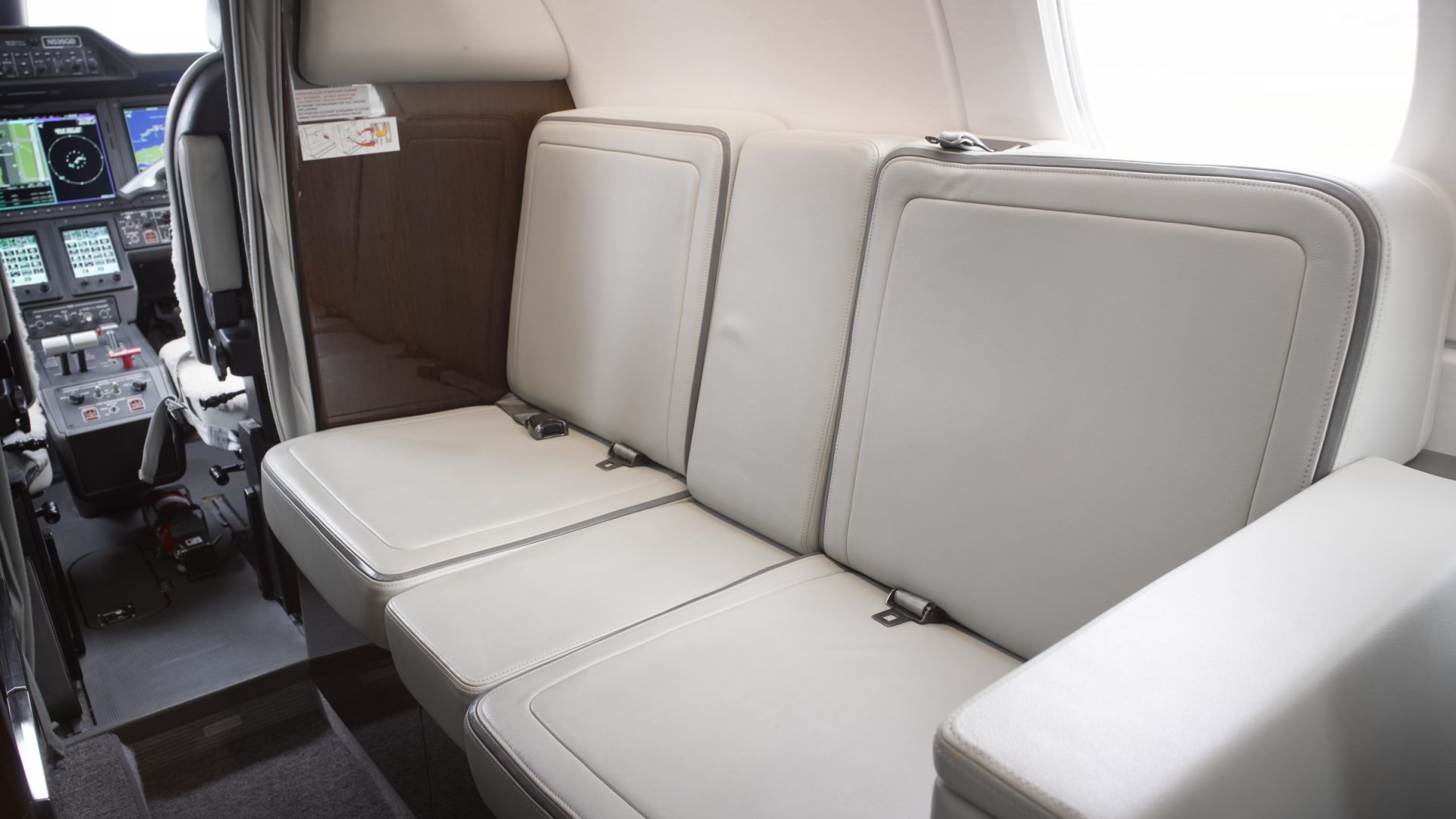 EMBRAER PHENOM 300E 2021 — foto 5 de 15
