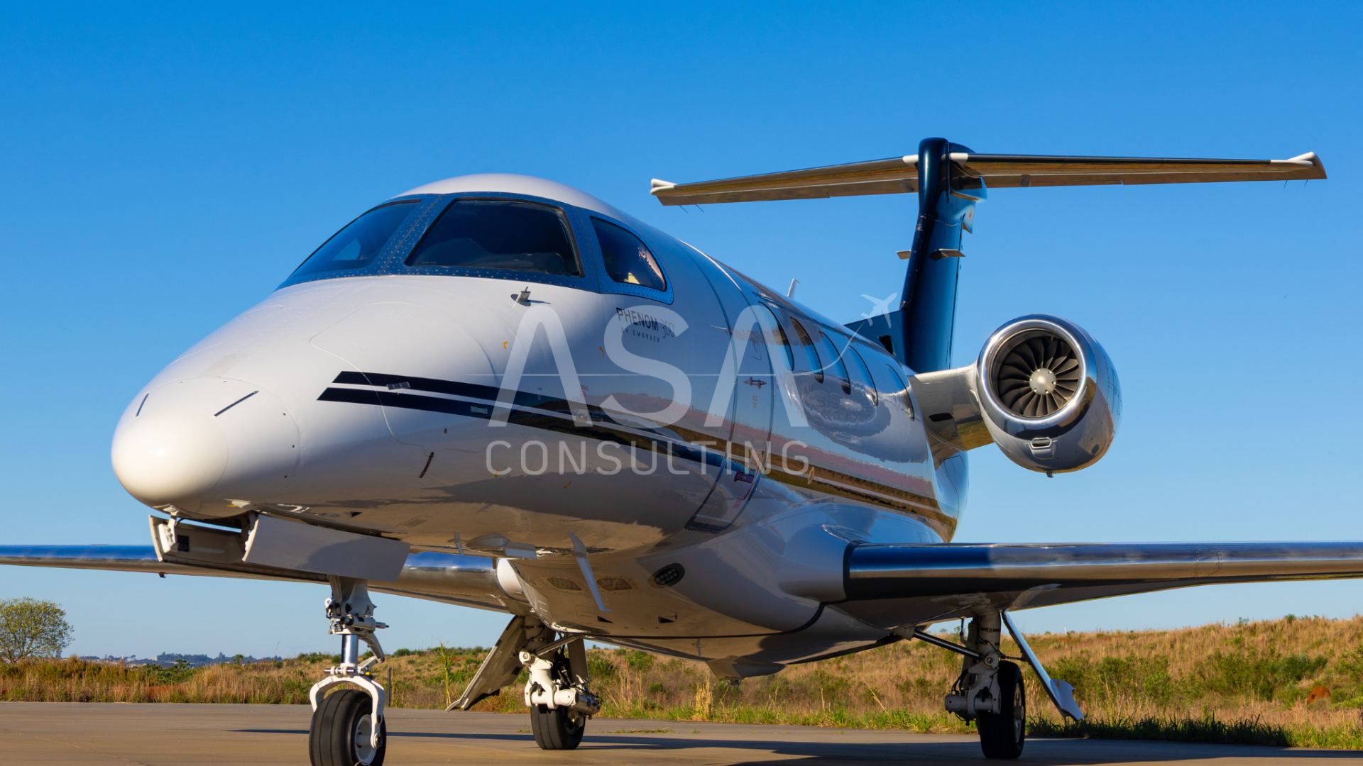 EMBRAER PHENOM 300 2014 — foto 4 de 13