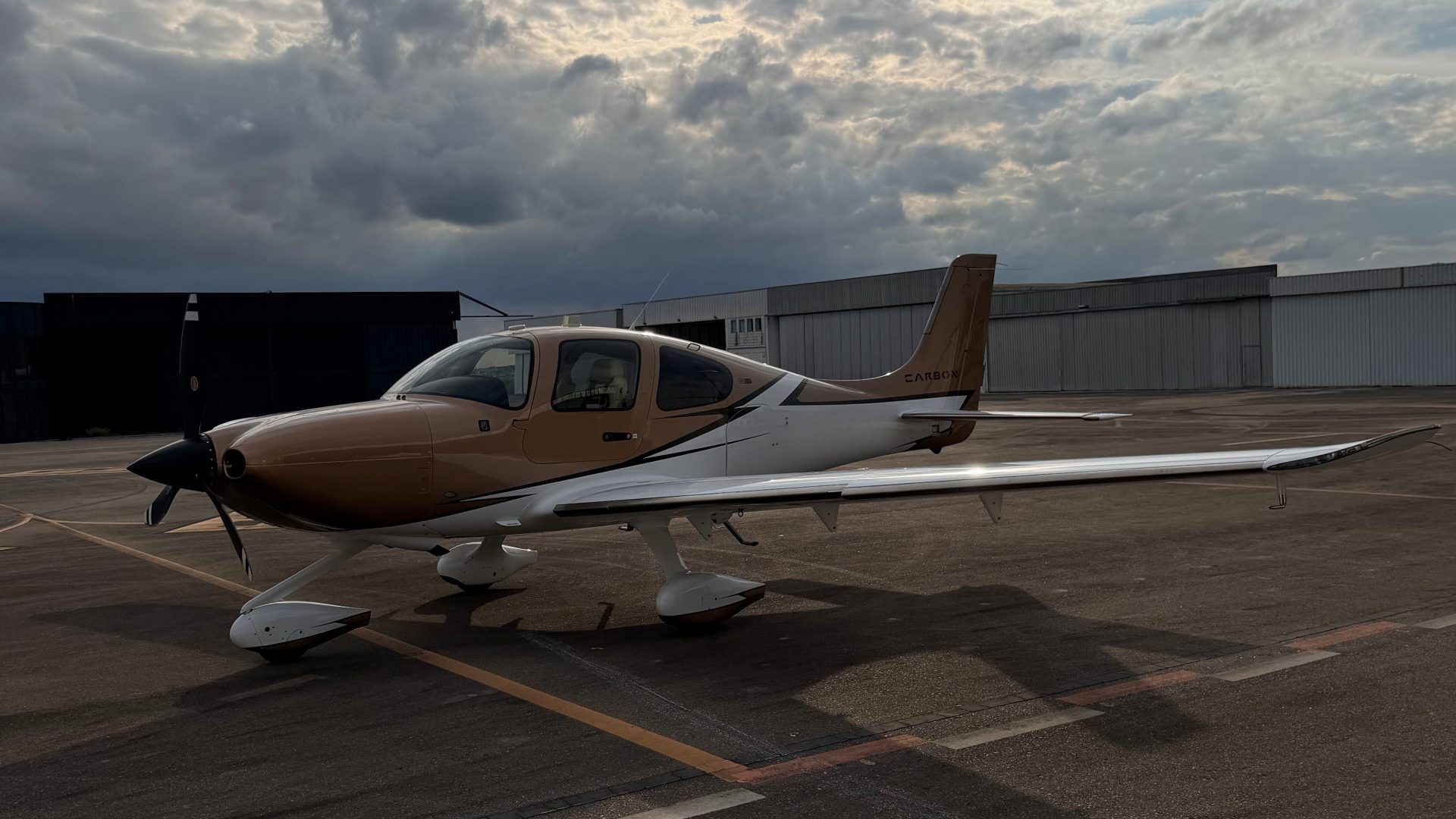 CIRRUS SR22T G6 GTS CARBON 2023 — foto 4 de 11
