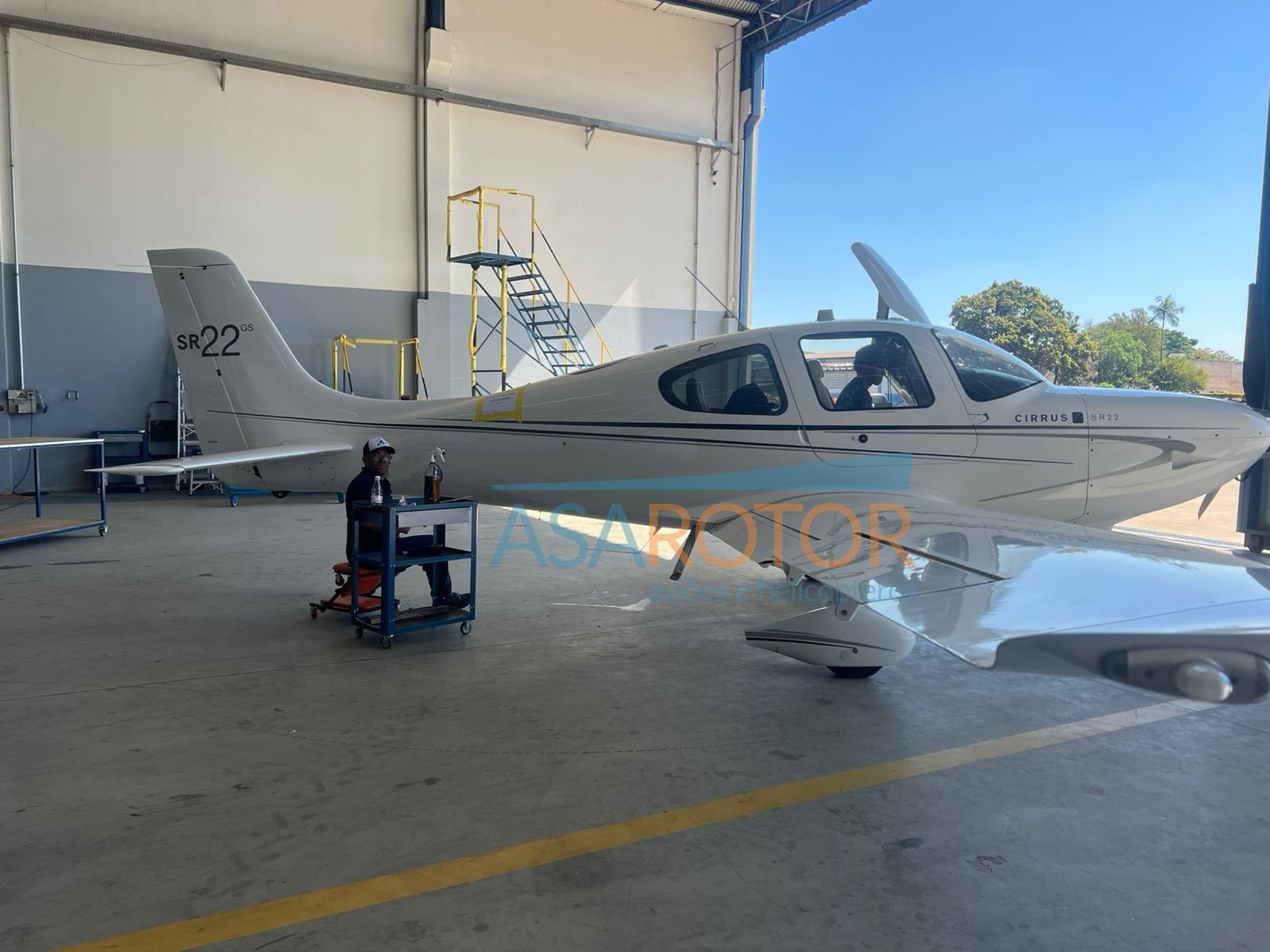 CIRRUS SR22 G2 2011 — foto 5 de 13