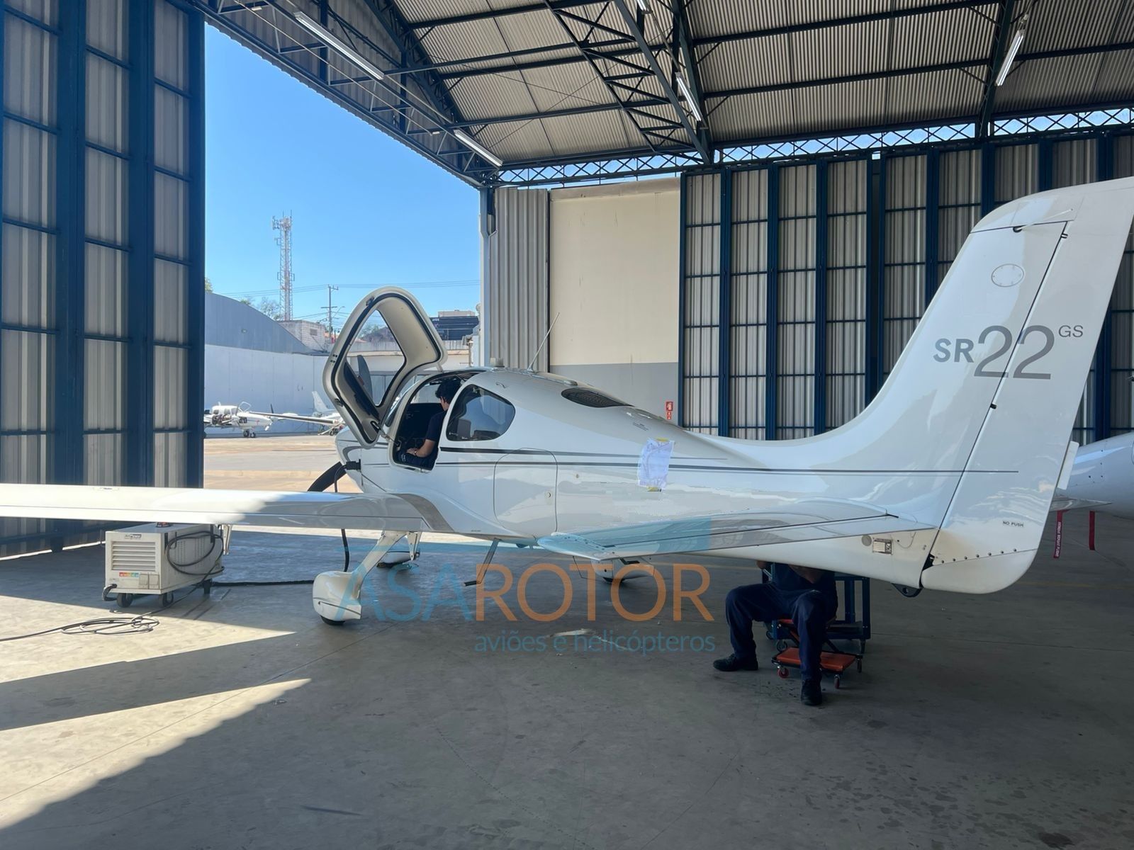 CIRRUS SR22 G2 2011 — foto 3 de 13