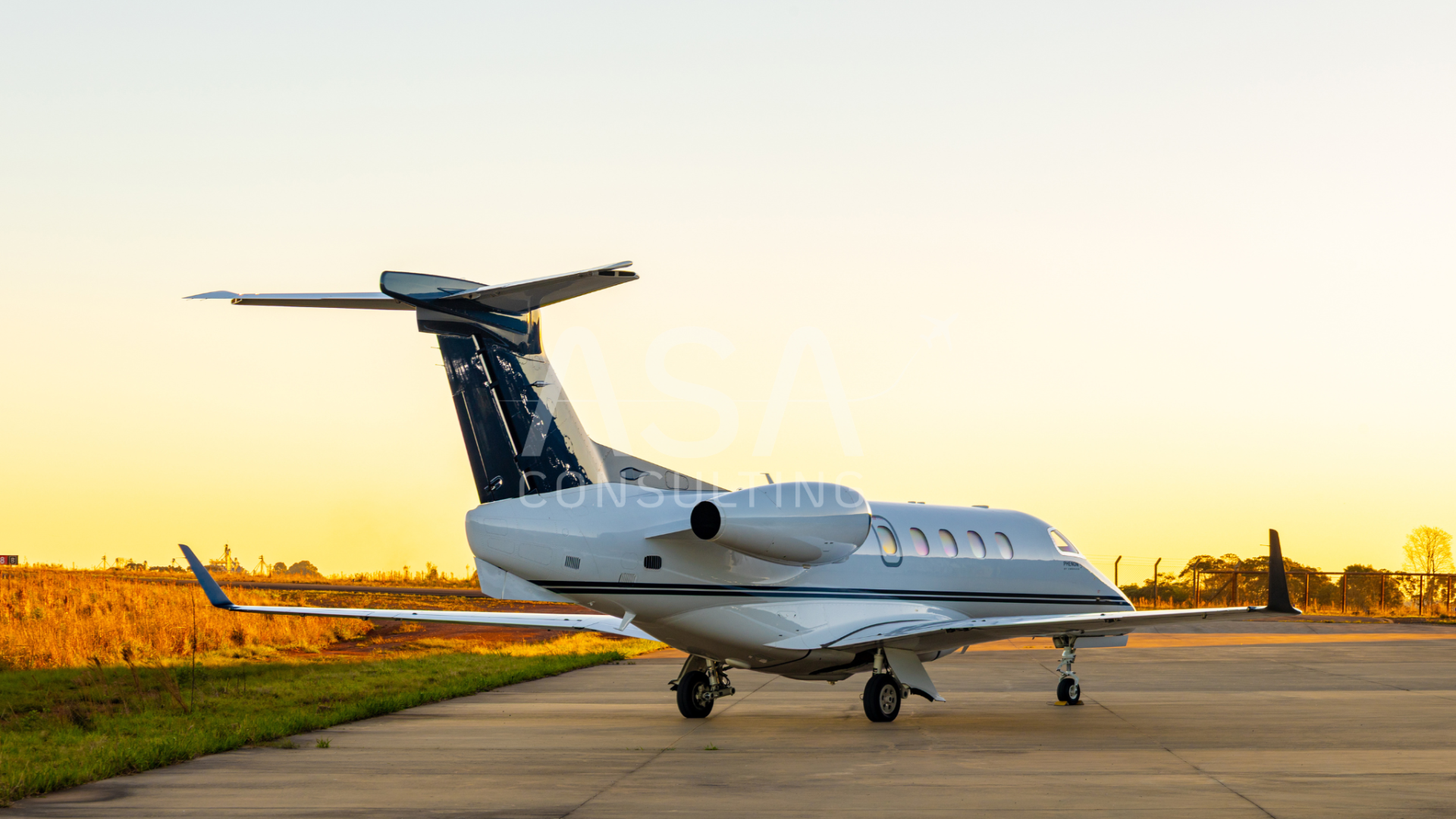 EMBRAER PHENOM 300 2014 — foto 5 de 13