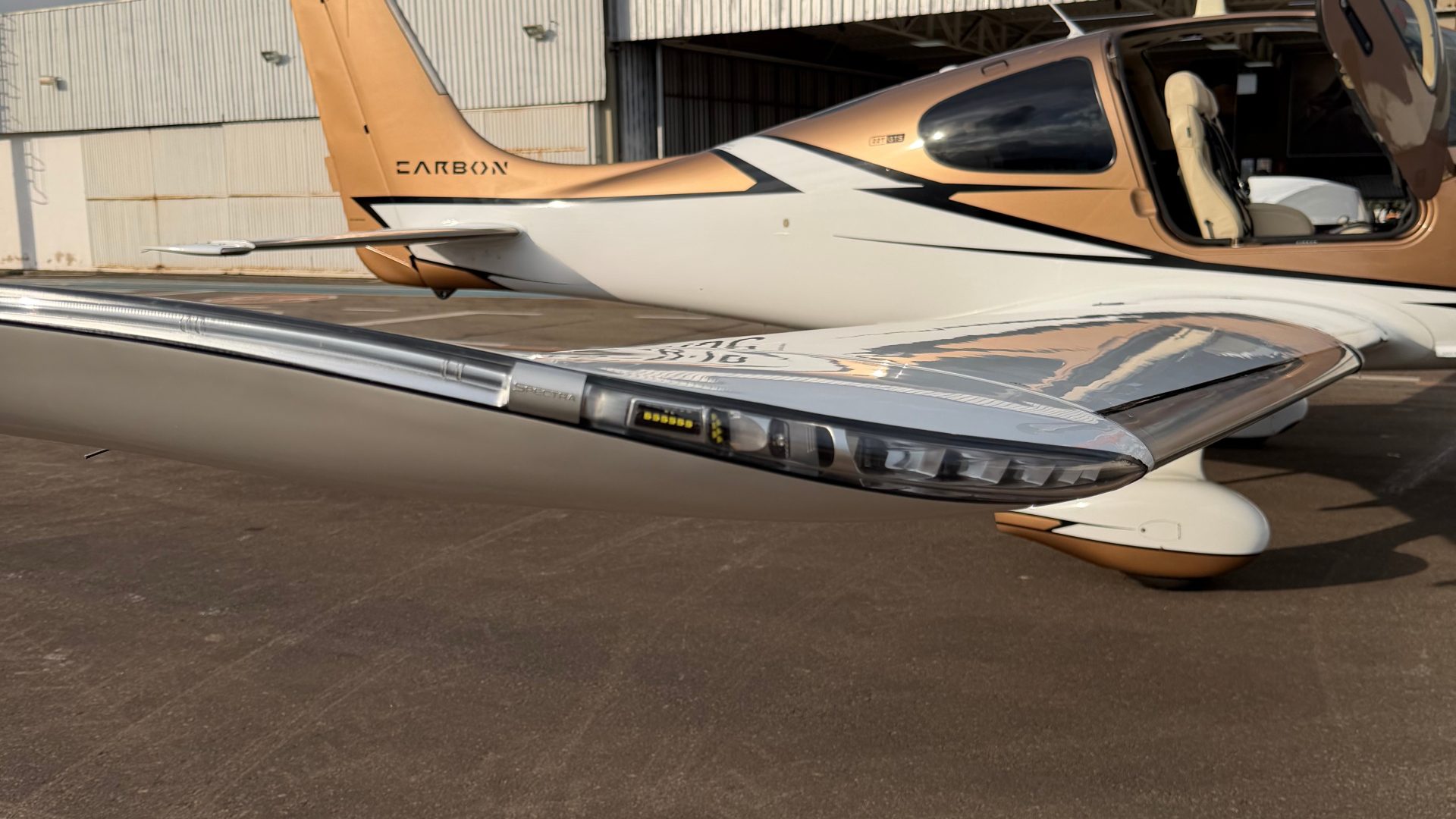 CIRRUS SR22T G6 GTS CARBON 2023 — foto 2 de 11