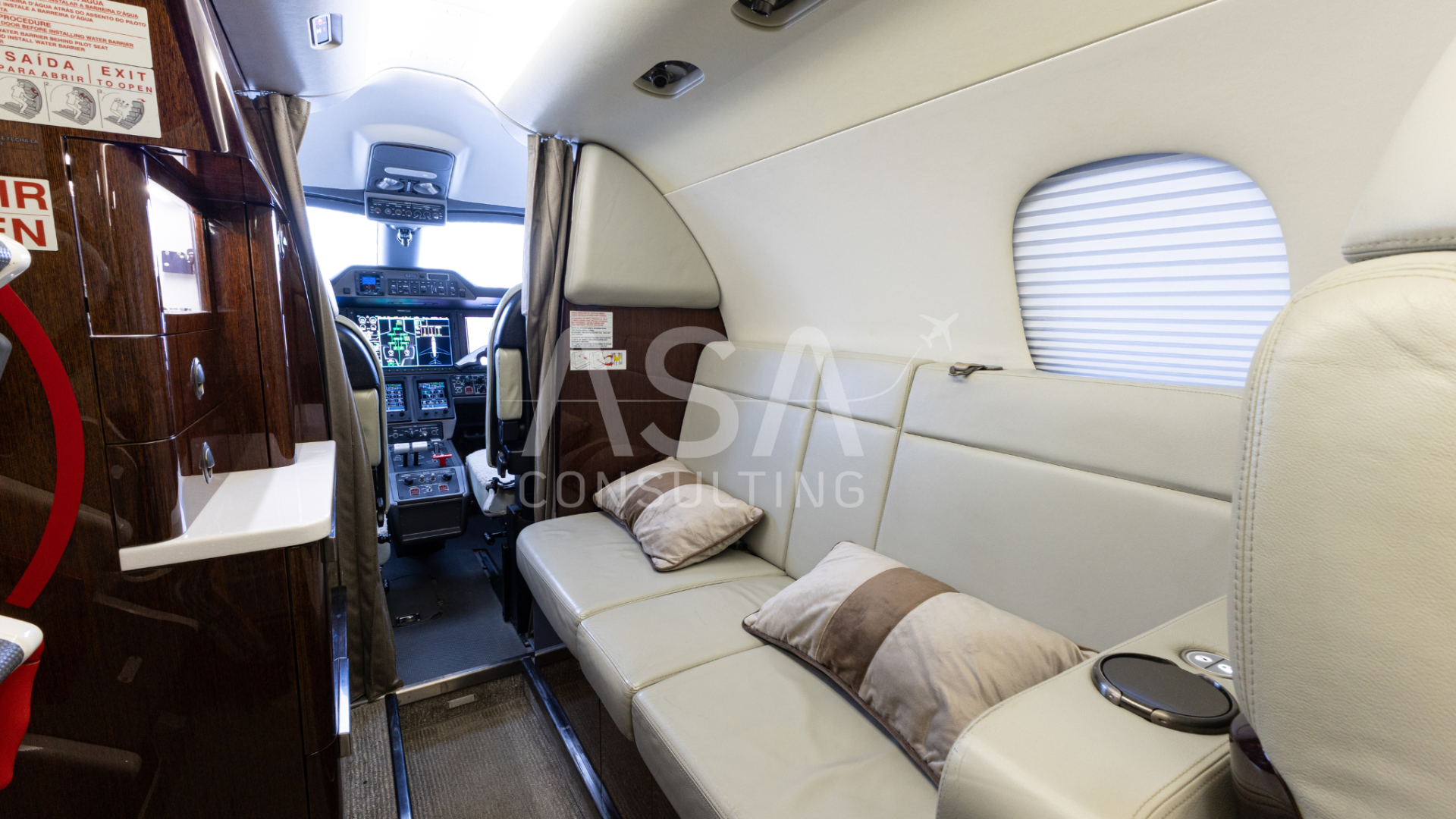 EMBRAER PHENOM 300 2014 — foto 7 de 13