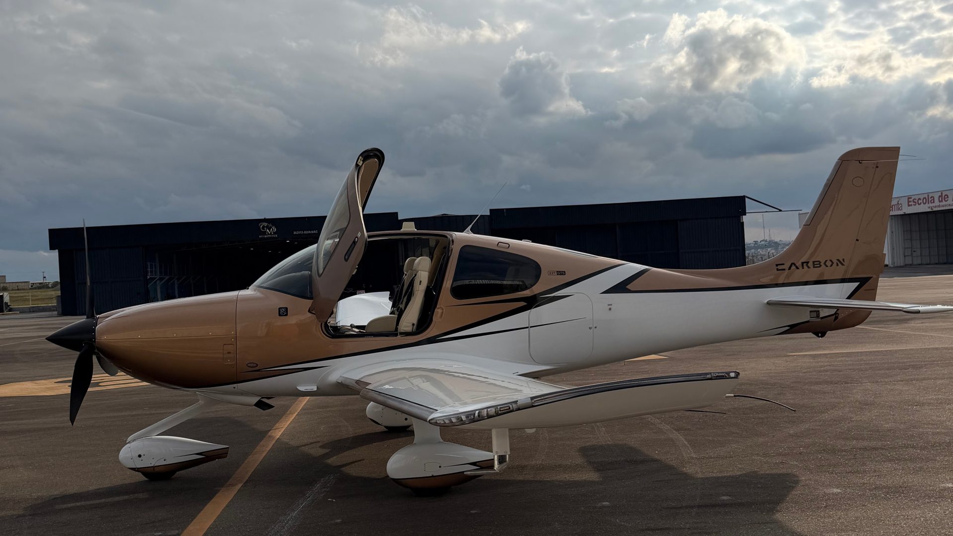 CIRRUS SR22T G6 GTS CARBON 2023 — foto 3 de 11