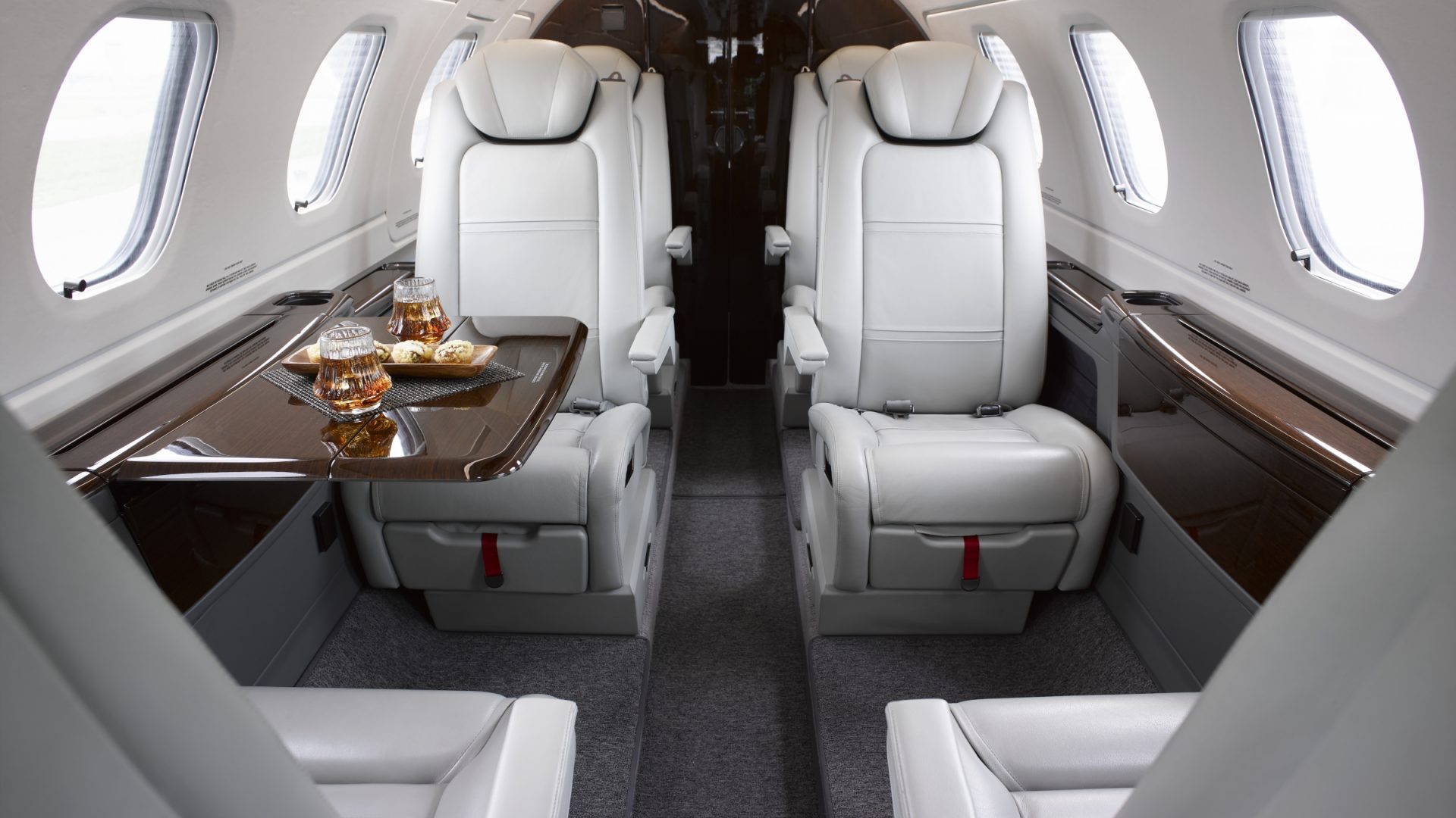 EMBRAER PHENOM 300E 2021 — foto 8 de 15