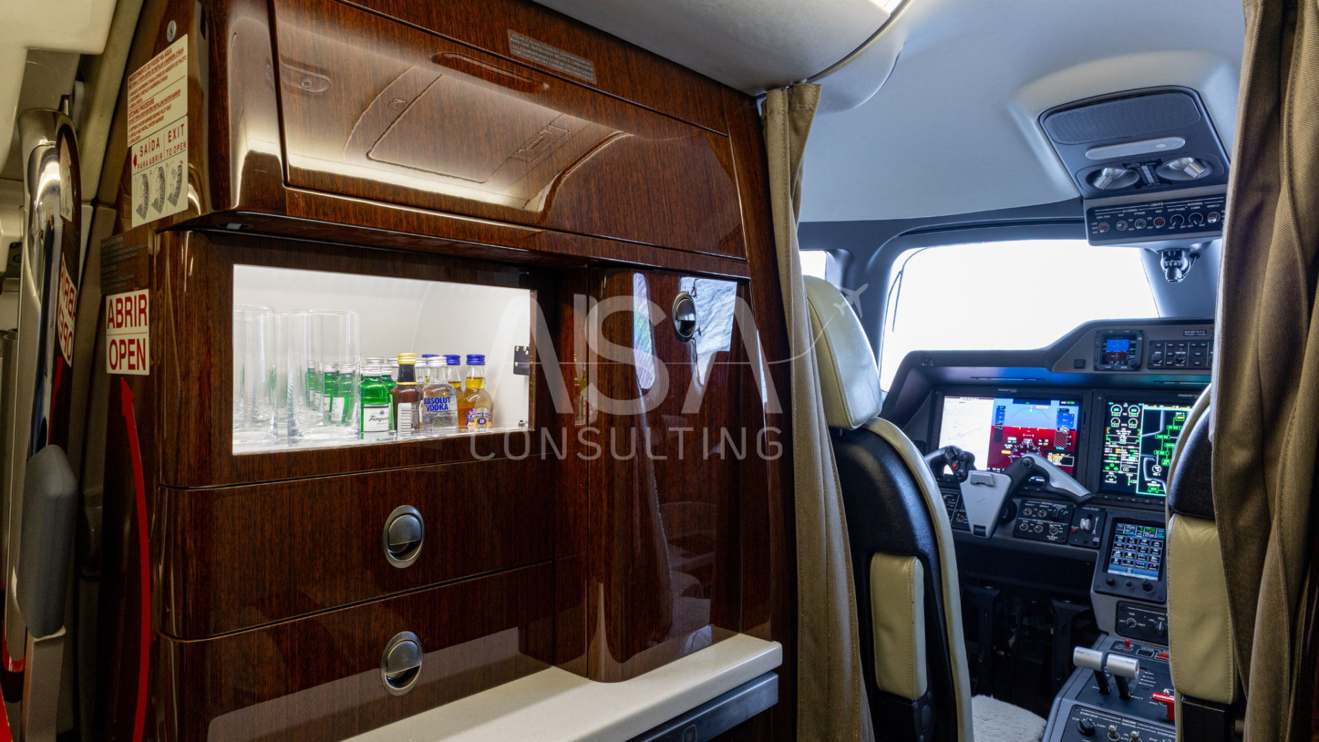 EMBRAER PHENOM 300 2014 — foto 8 de 13