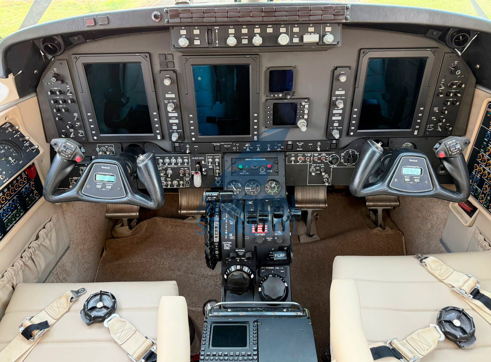 BEECHCRAFT KING AIR C90GTX 2010 — foto 14 de 23
