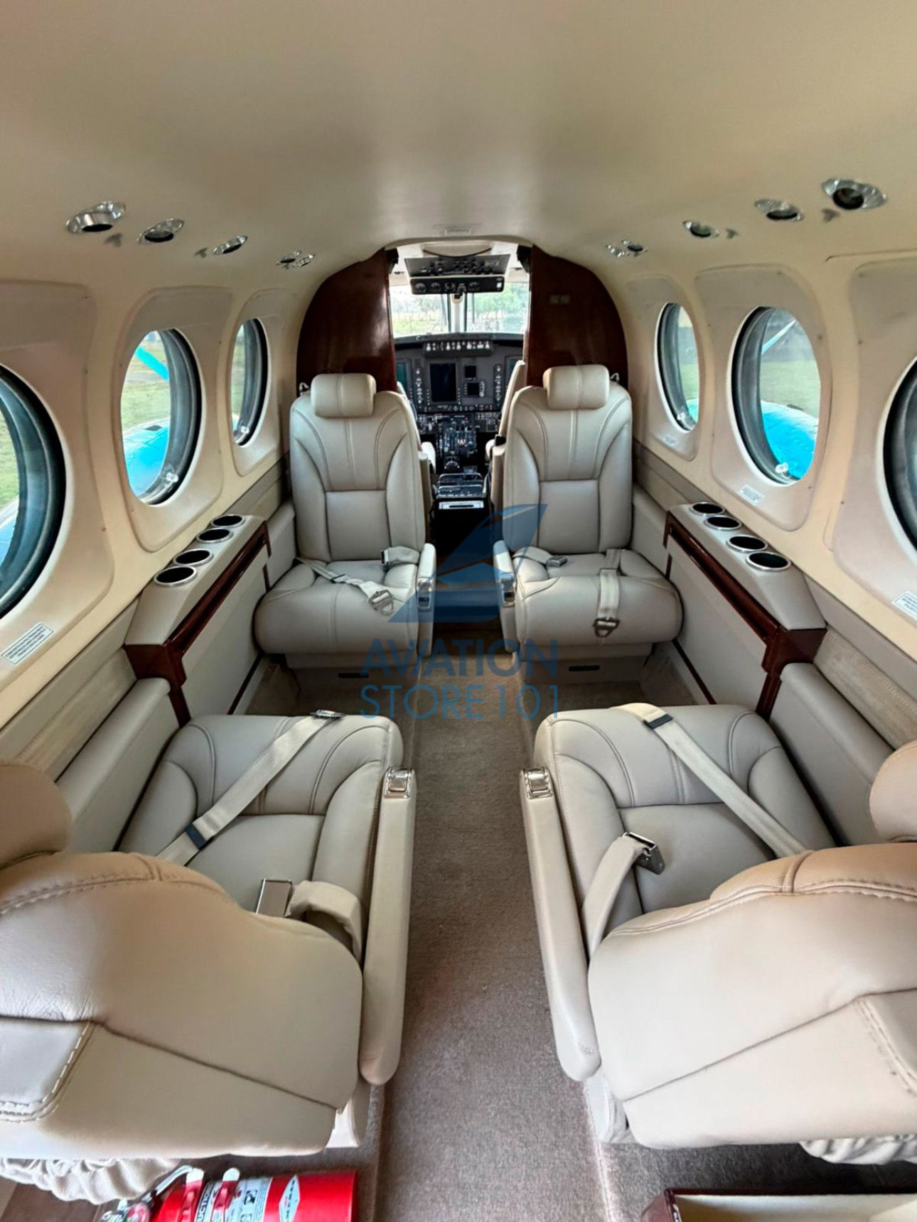 BEECHCRAFT KING AIR C90GTX 2010 — foto 11 de 23