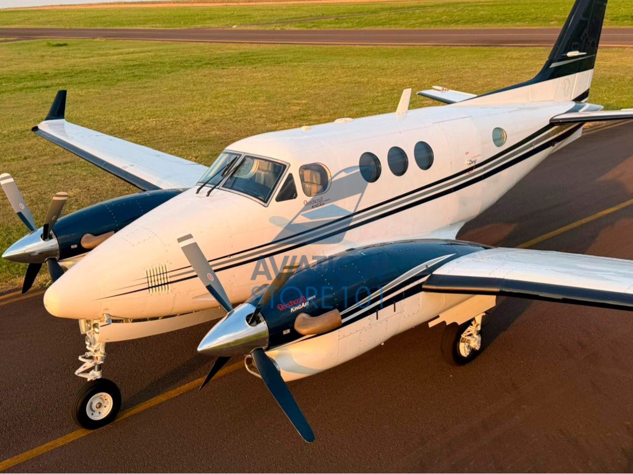 BEECHCRAFT KING AIR C90GTX 2010 — foto 1 de 23