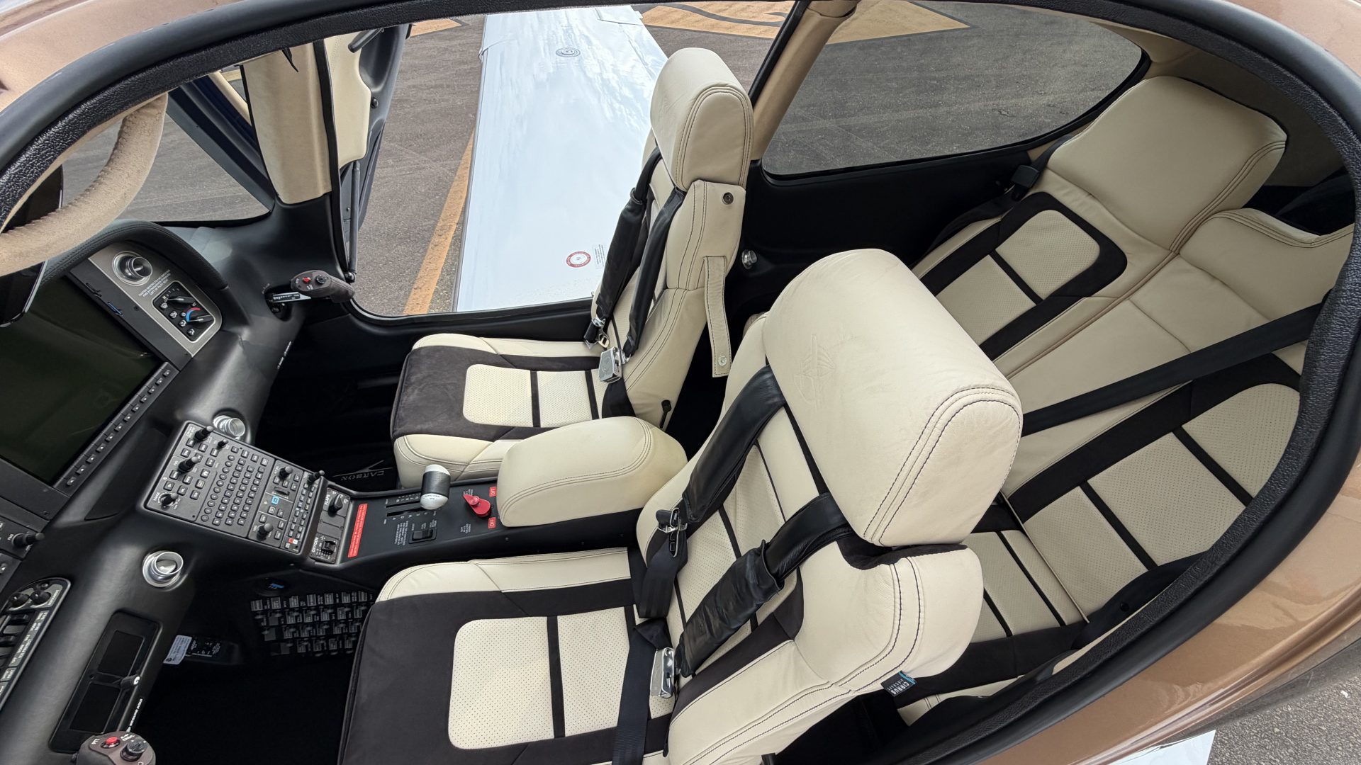 CIRRUS SR22T G6 GTS CARBON 2023 — foto 8 de 11