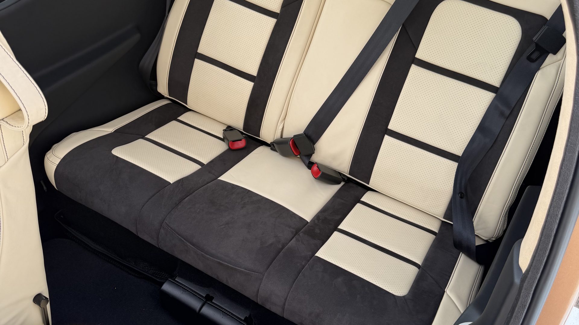 CIRRUS SR22T G6 GTS CARBON 2023 — foto 9 de 11