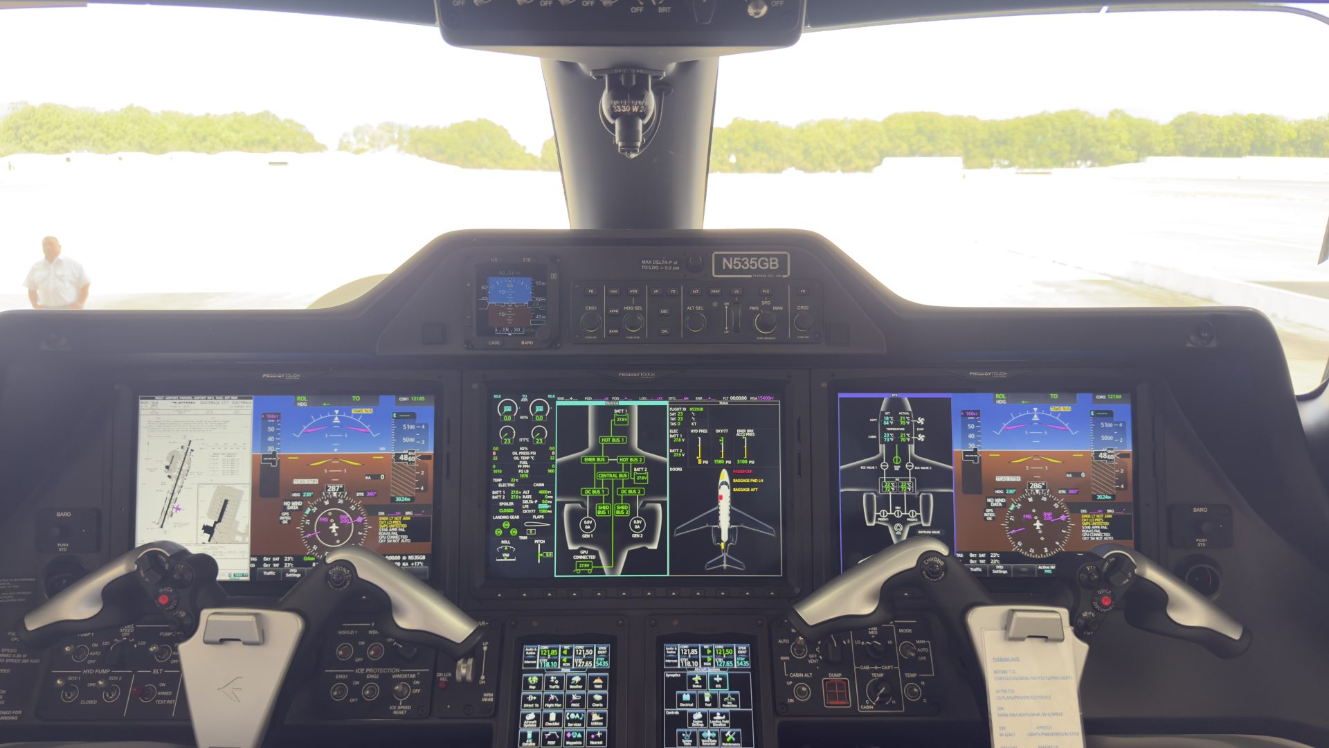 EMBRAER PHENOM 300E 2021 — foto 4 de 11