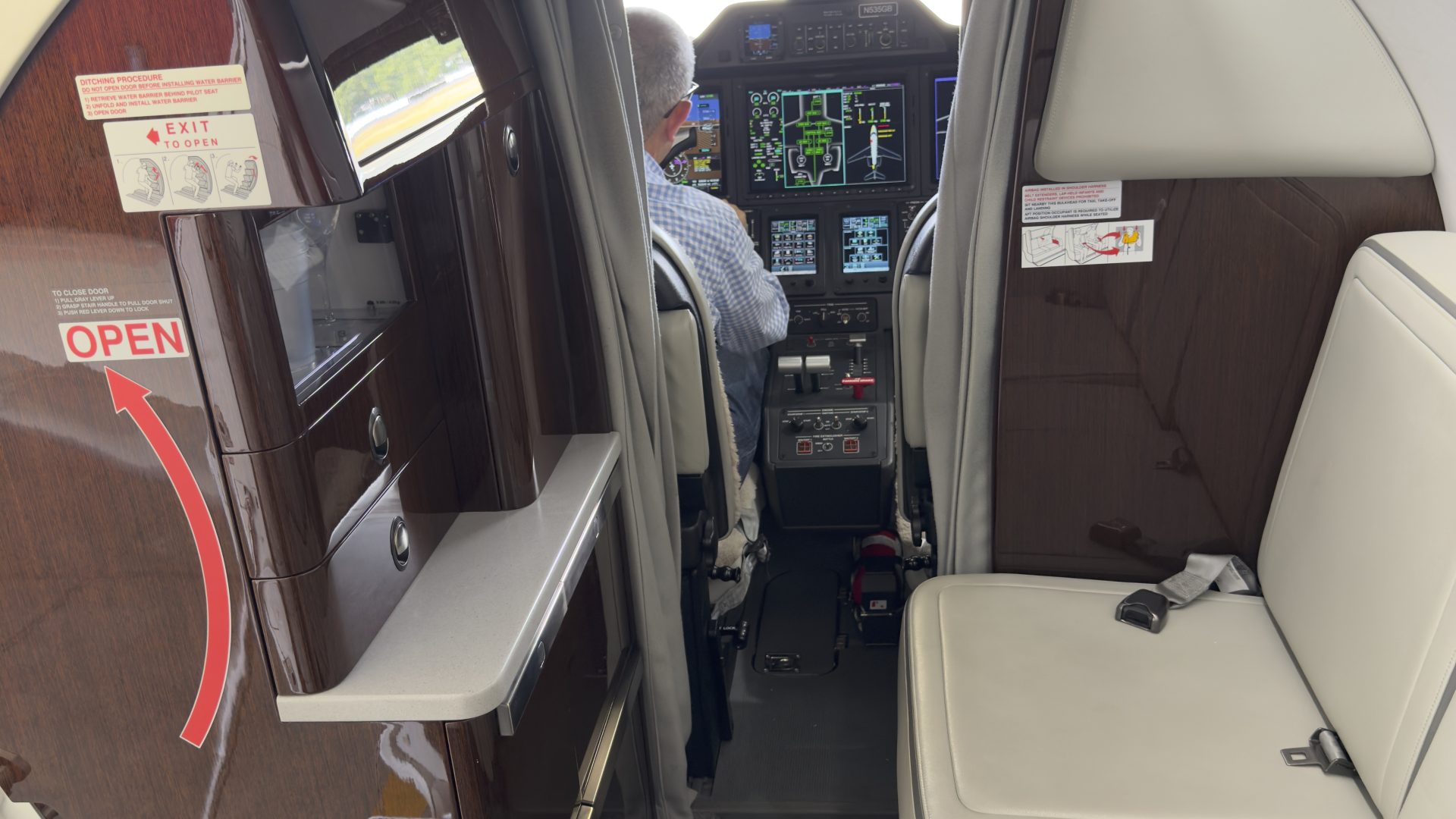 EMBRAER PHENOM 300E 2021 — foto 8 de 11