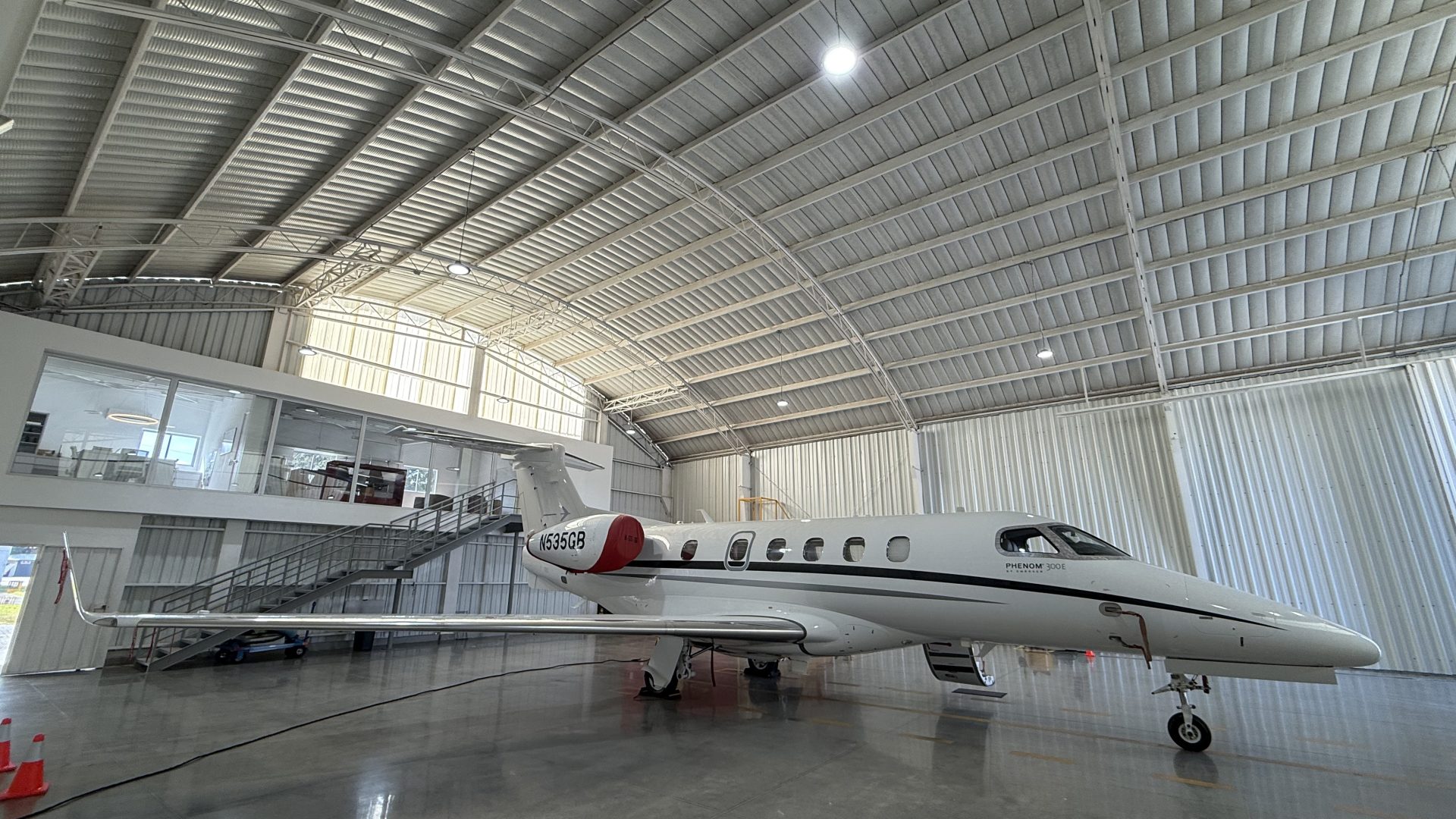 EMBRAER PHENOM 300E 2021 — foto 2 de 11