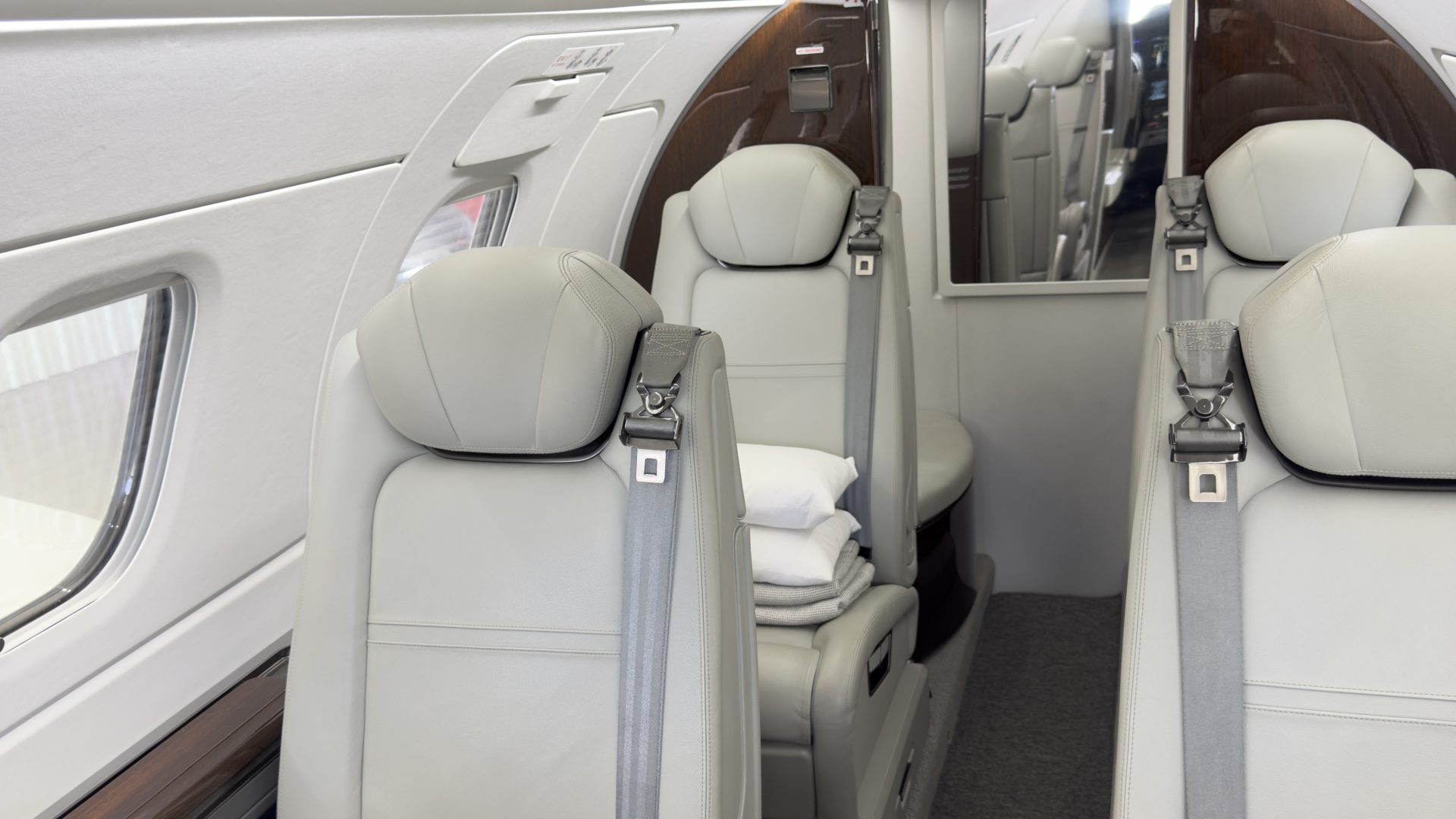 EMBRAER PHENOM 300E 2021 — foto 6 de 11