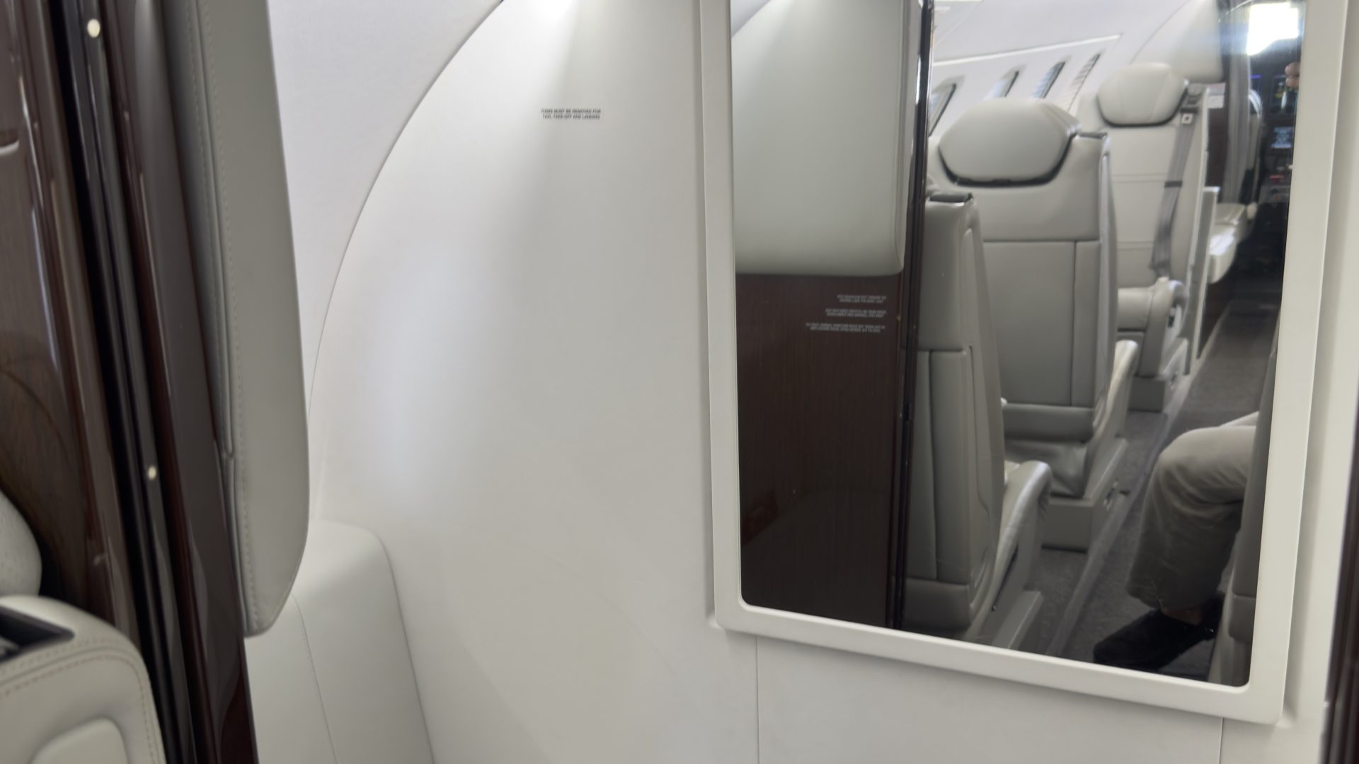 EMBRAER PHENOM 300E 2021 — foto 10 de 11