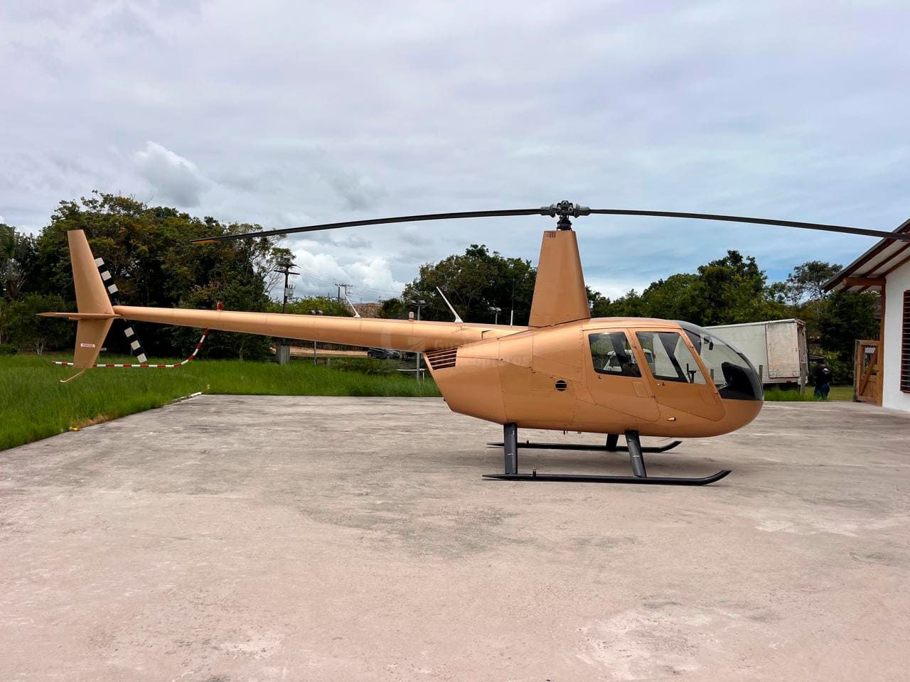 ROBINSON R44 RAVEN II 2010 — foto 3 de 10