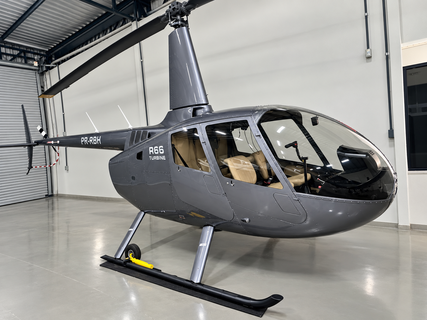 ROBINSON R66 2012 — foto 1 de 13