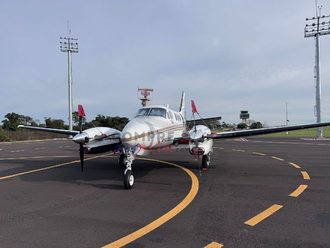 BEECHCRAFT KNG AIR C90B 1998 — foto 2 de 11
