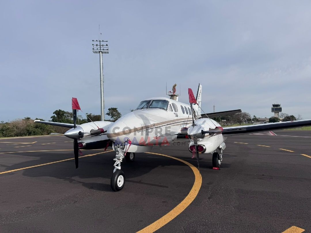 BEECHCRAFT KNG AIR C90B 1998 — foto 7 de 11