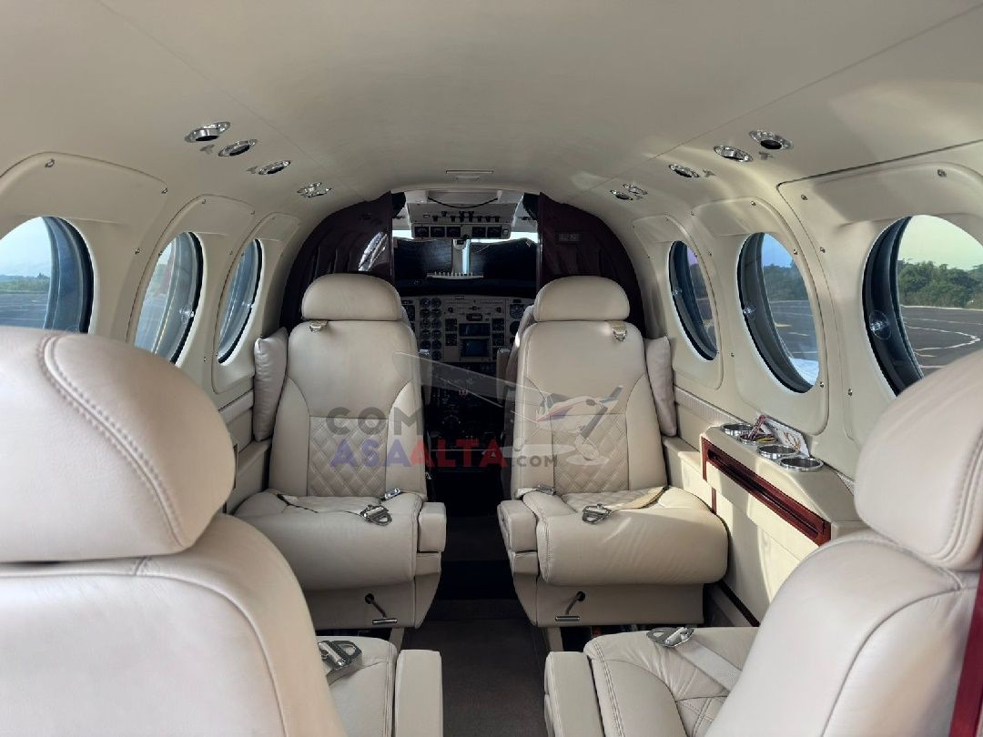BEECHCRAFT KNG AIR C90B 1998 — foto 9 de 11