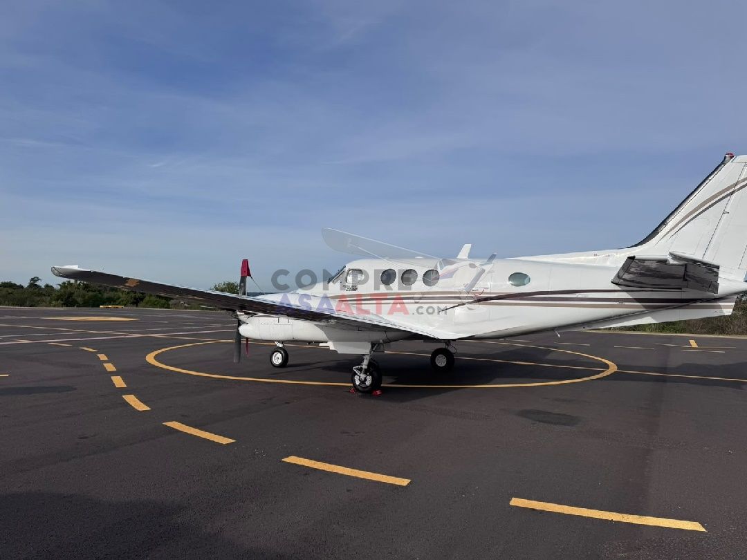 BEECHCRAFT KNG AIR C90B 1998 — foto 6 de 11