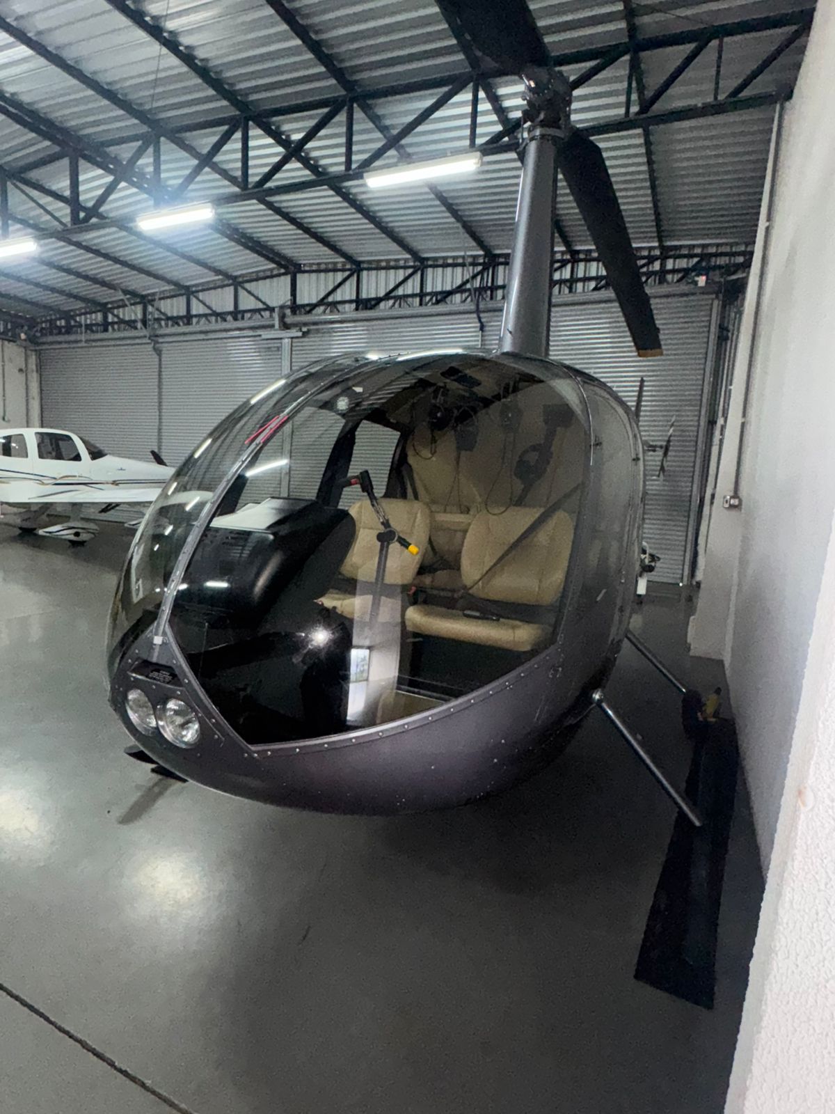 ROBINSON R66 2012 — foto 3 de 13