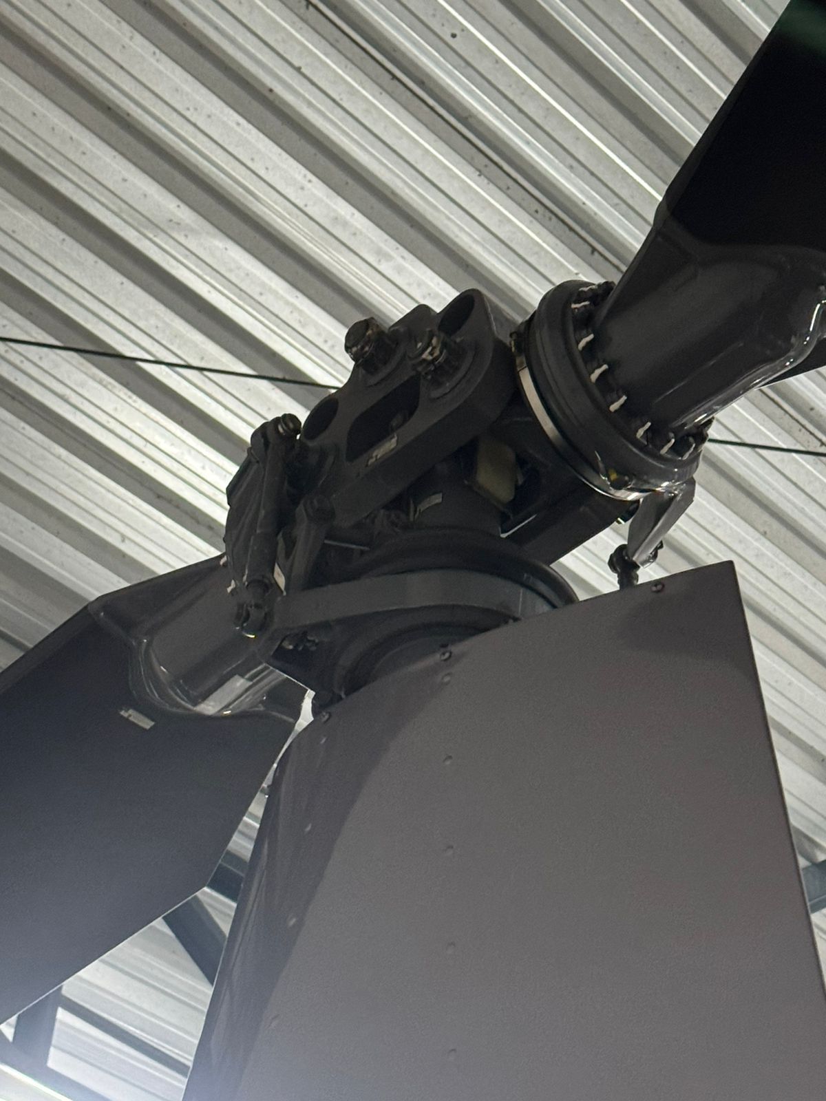 ROBINSON R66 2012 — foto 9 de 13