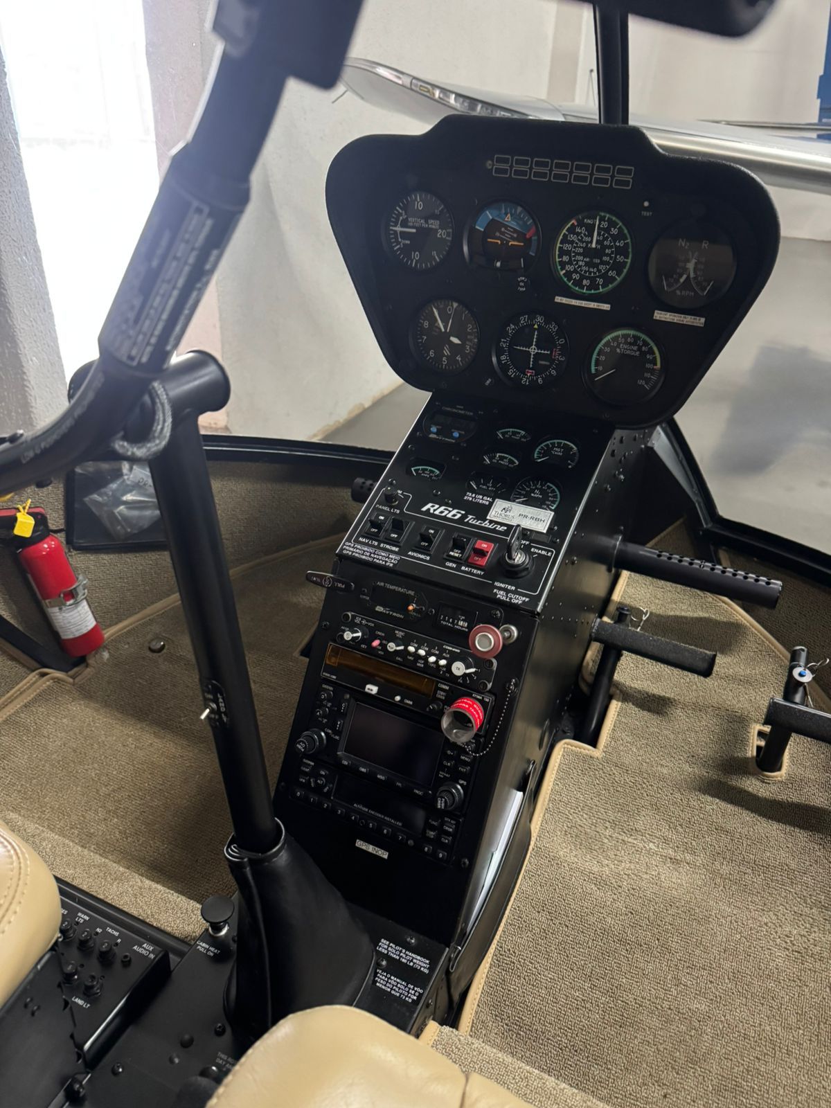 ROBINSON R66 2012 — foto 10 de 13