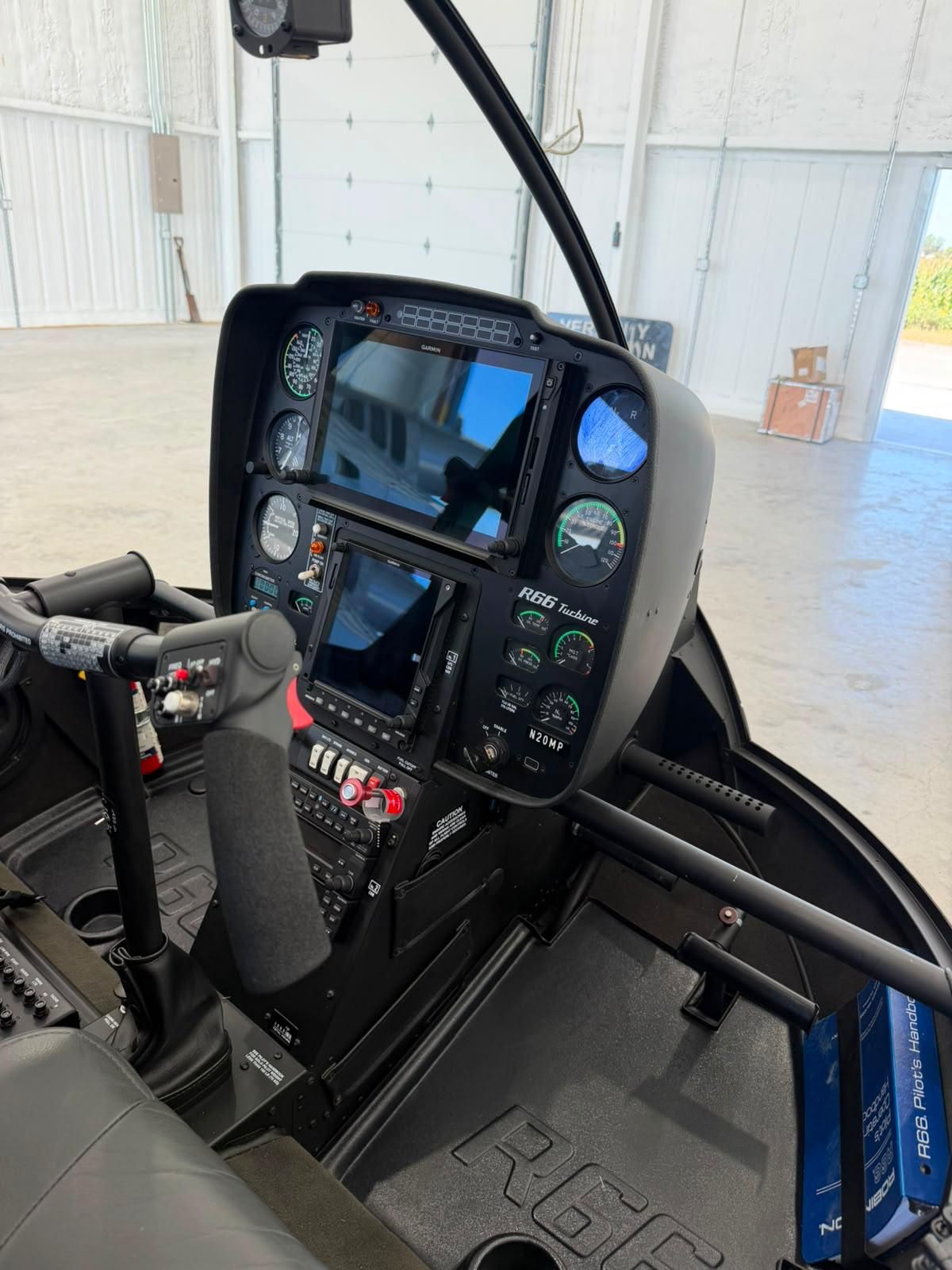 ROBINSON R66 2020 — foto 12 de 17