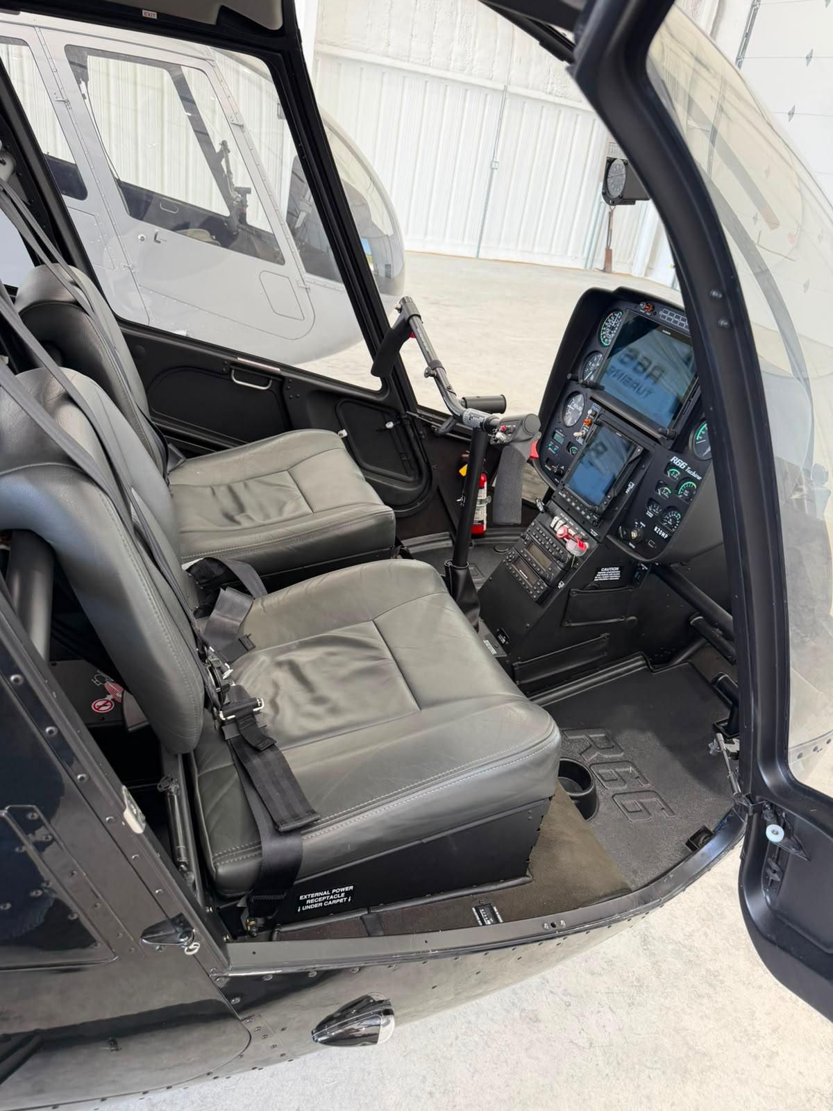 ROBINSON R66 2020 — foto 15 de 17