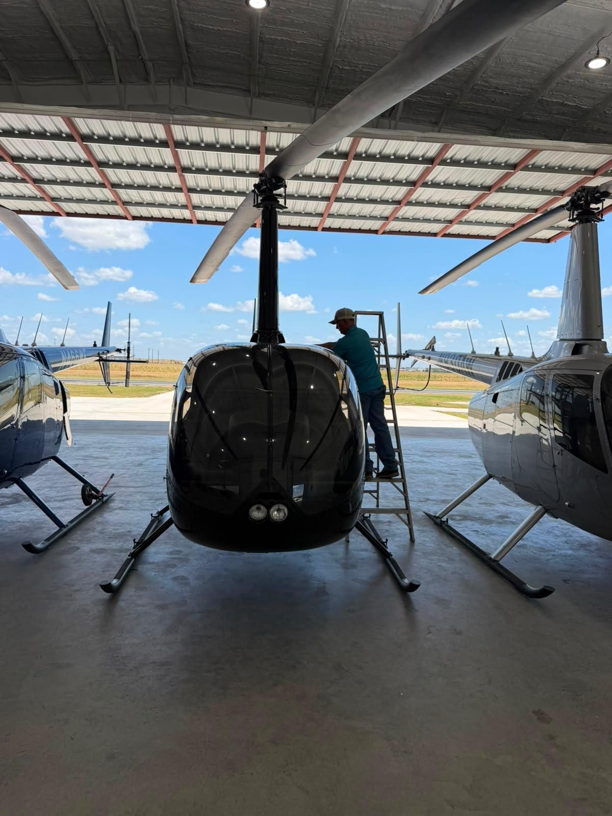 ROBINSON R66 2020 — foto 16 de 17